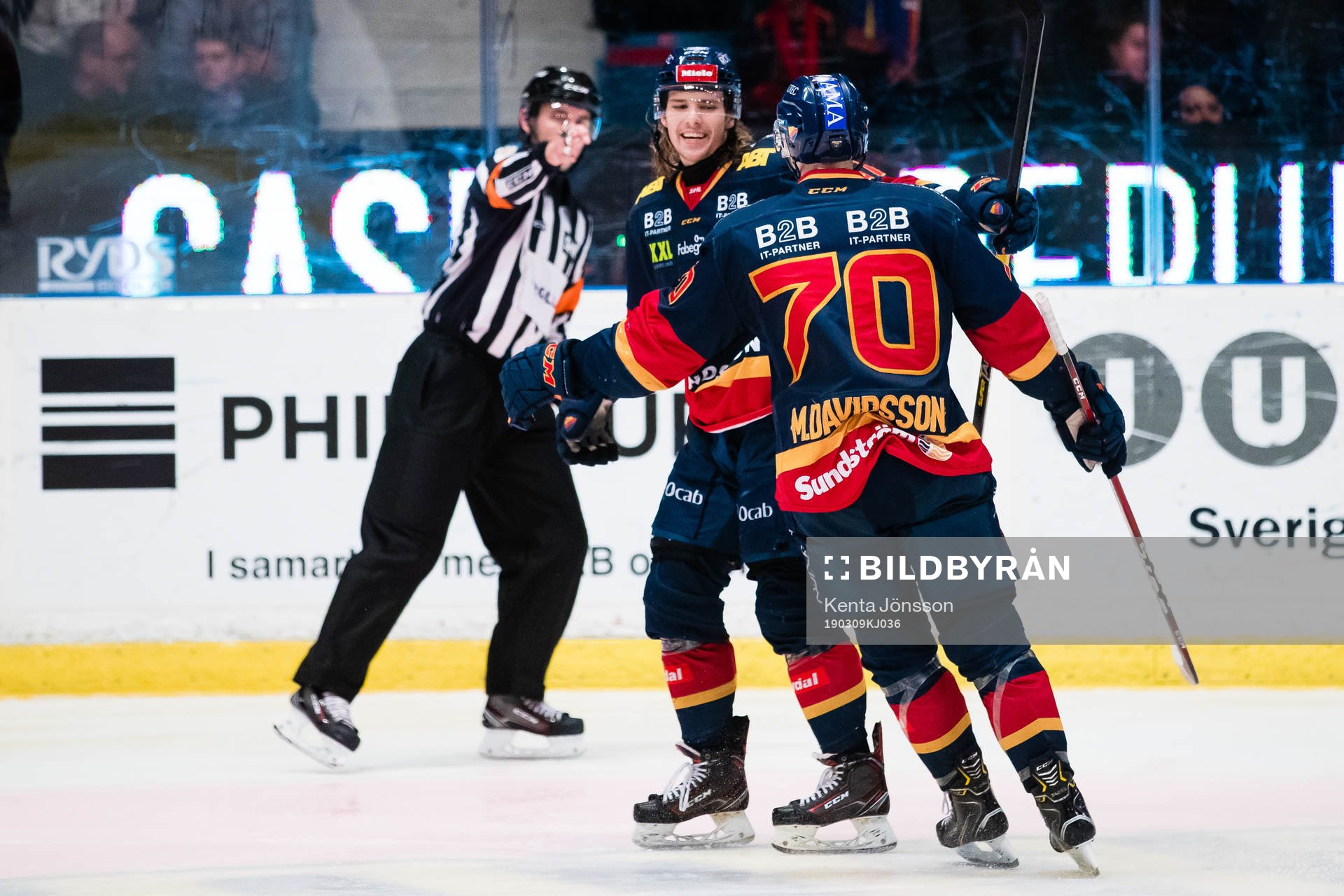 Djurgårdens Axel Jonsson Fjällby jublar med Marcus