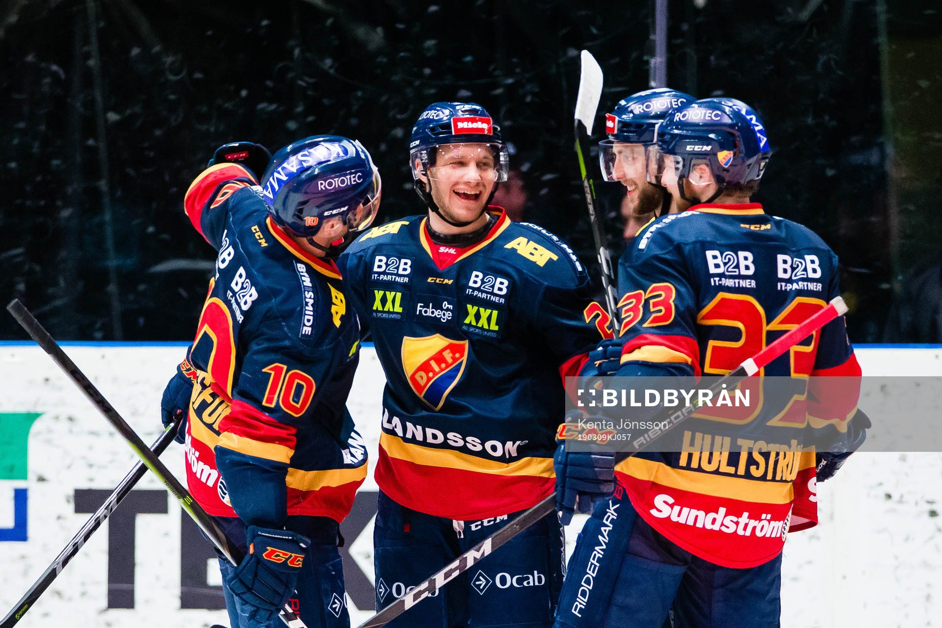 Djurgårdens Sebastian Strandberg jublar med Niclas