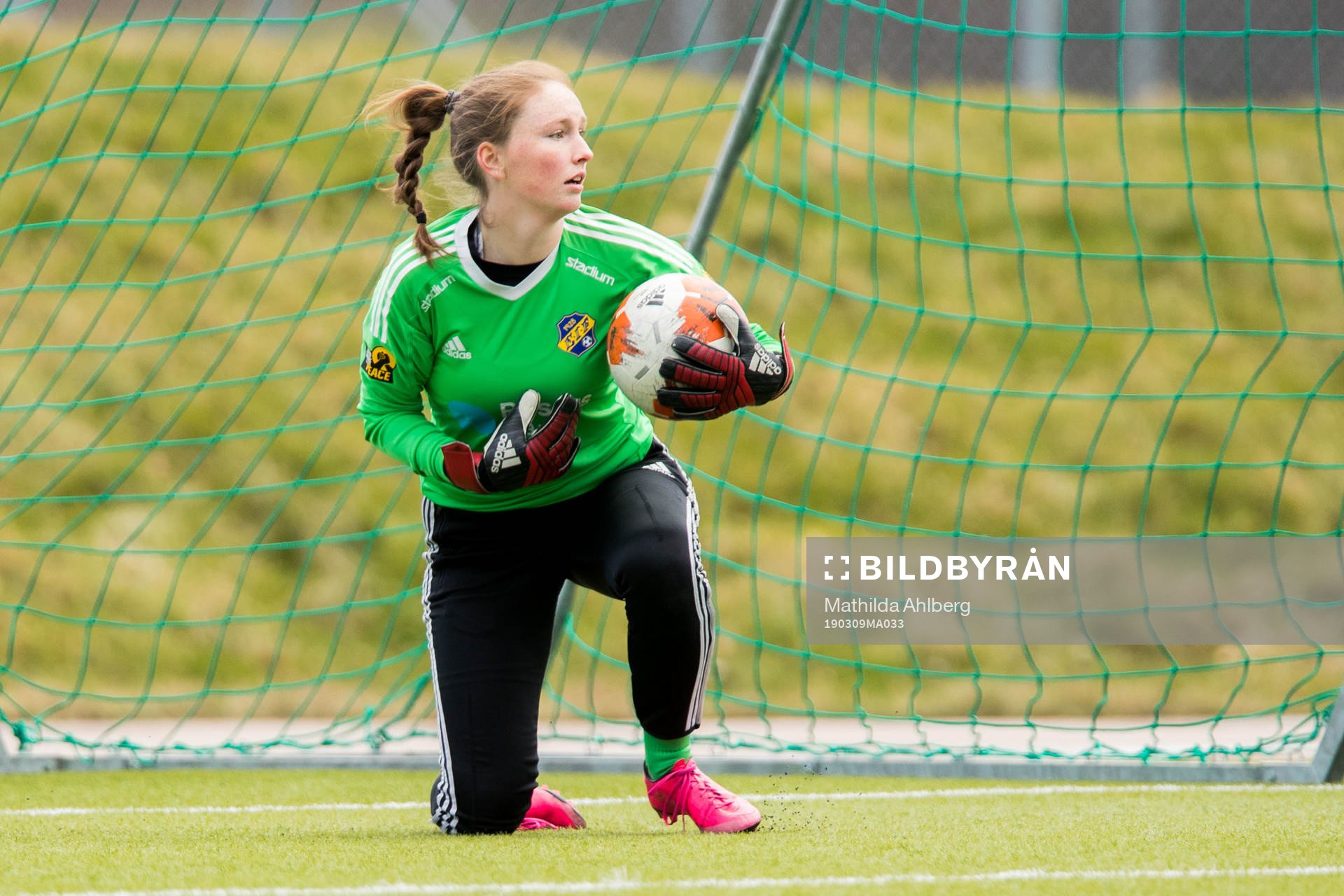 Eskilsminnes målvakt Lina Karlsson under träningsmatchen i fotboll mellan Eskilsminne och Trelleborg den 9 mars 2019 i Helsingborg.