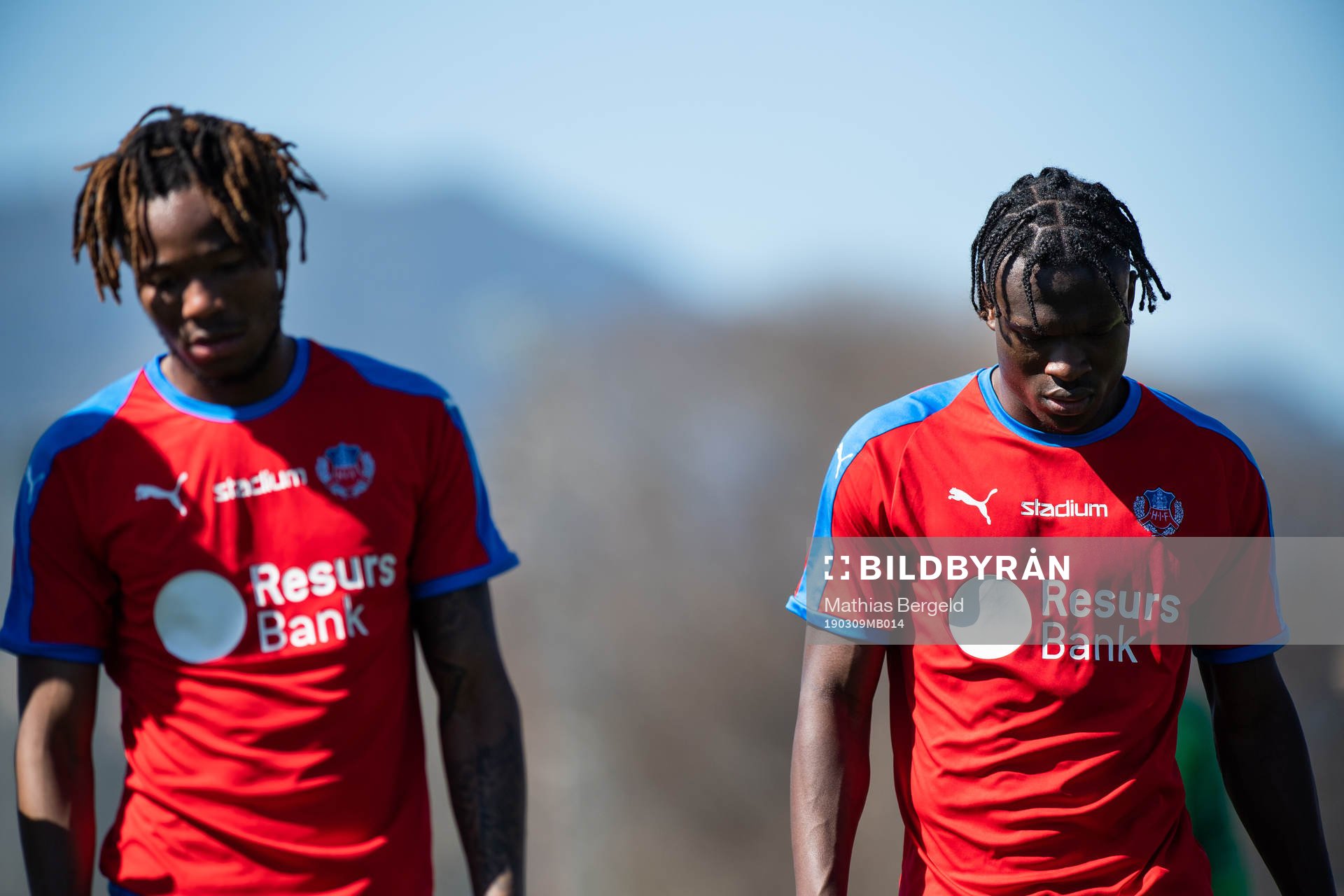 Helsingborgs Kundai Benyu och Noel Mbo deppar