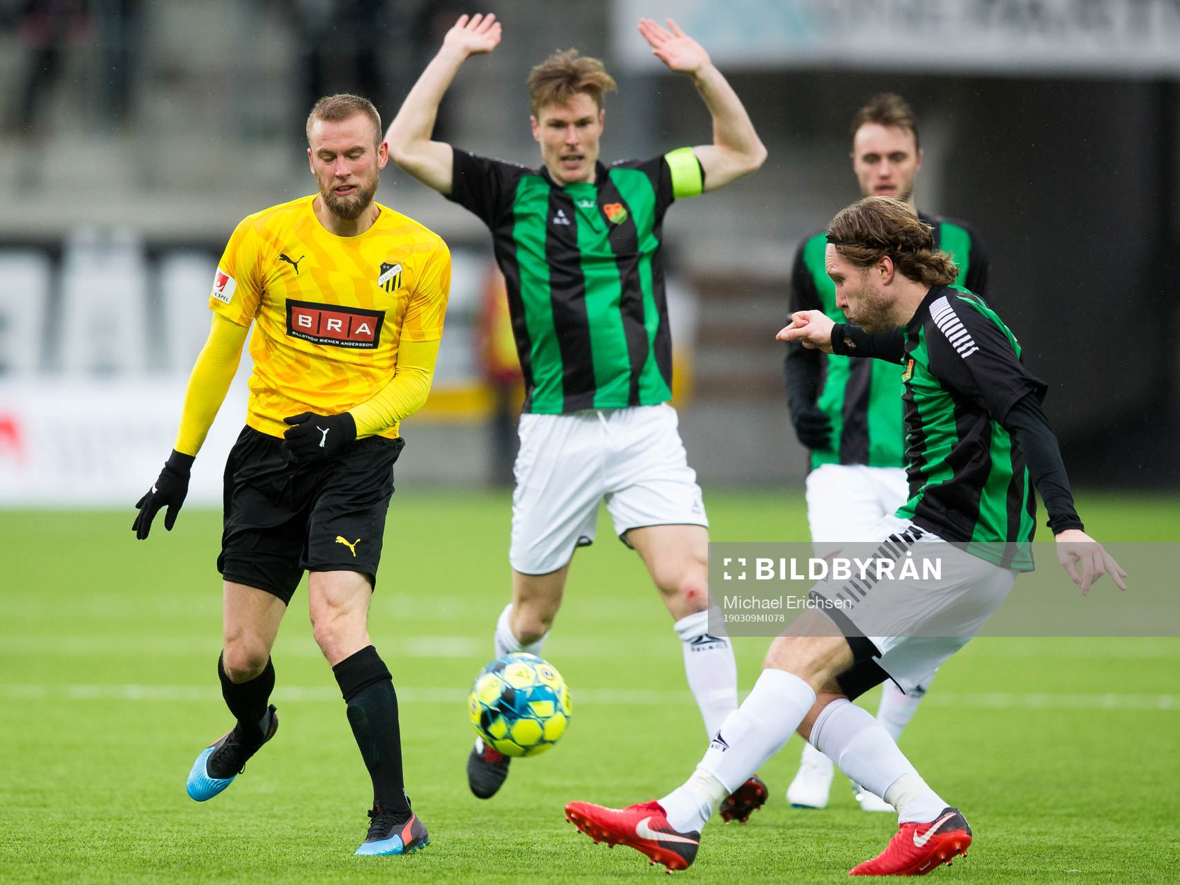 Häckens Alexander Faltsetas  och GAIS Emil Wahlström