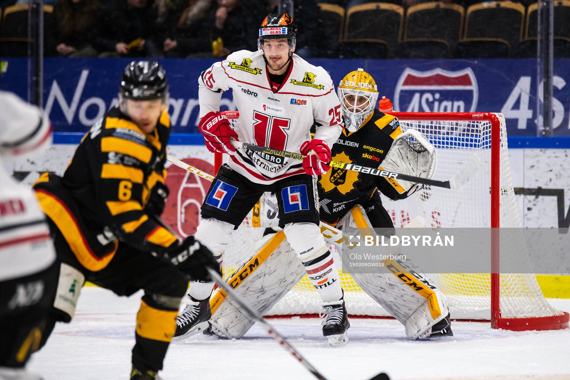Örebros Anton Hedman och Skellefteås målvakt Mantas