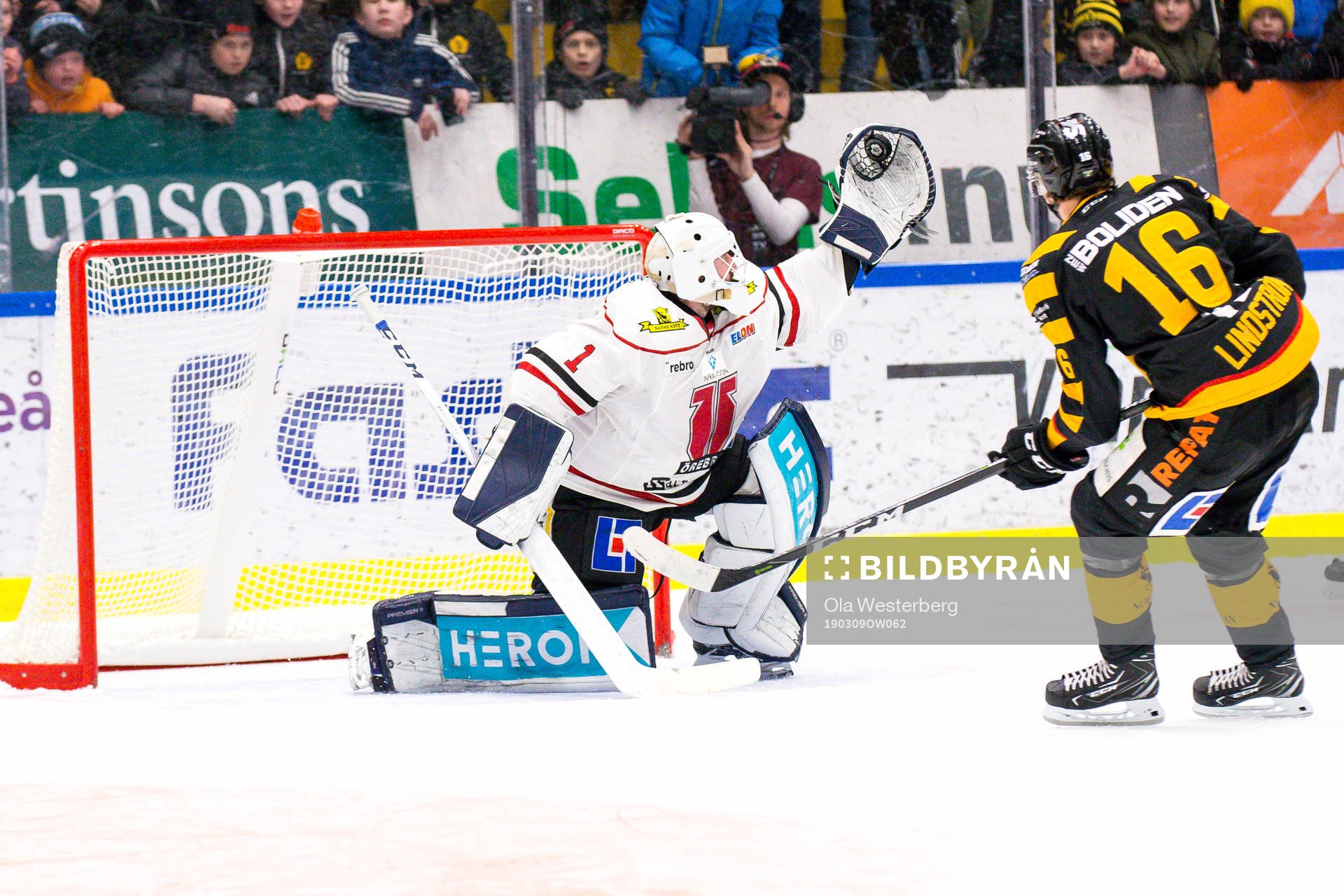 Skellefteås Linus Lindström missar en straff mot Örebros