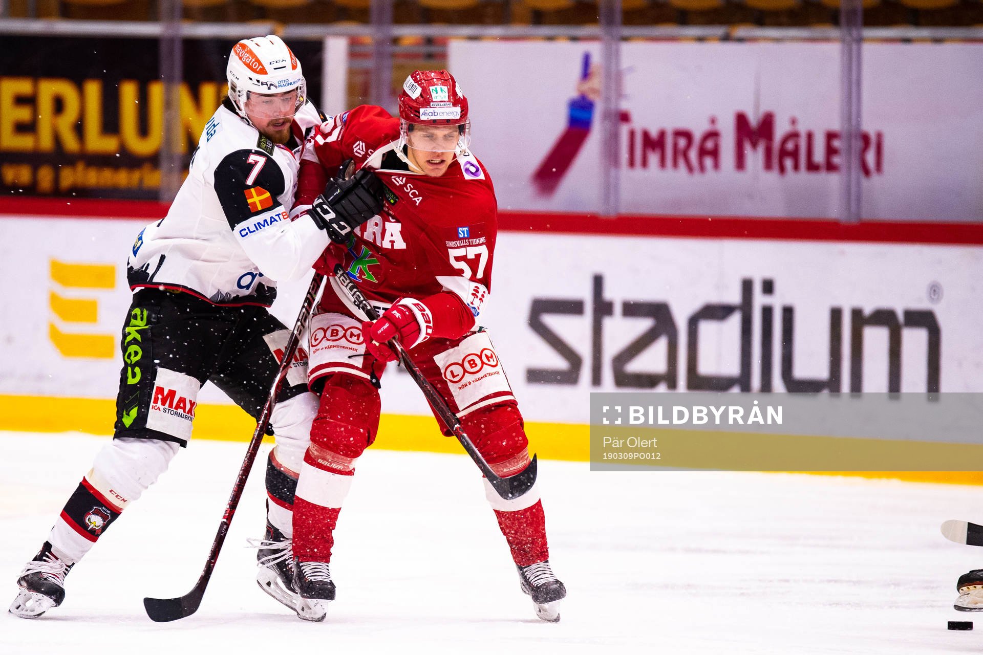Malmö Redhawks Nick Olesen och Timrås Anton Wedin
