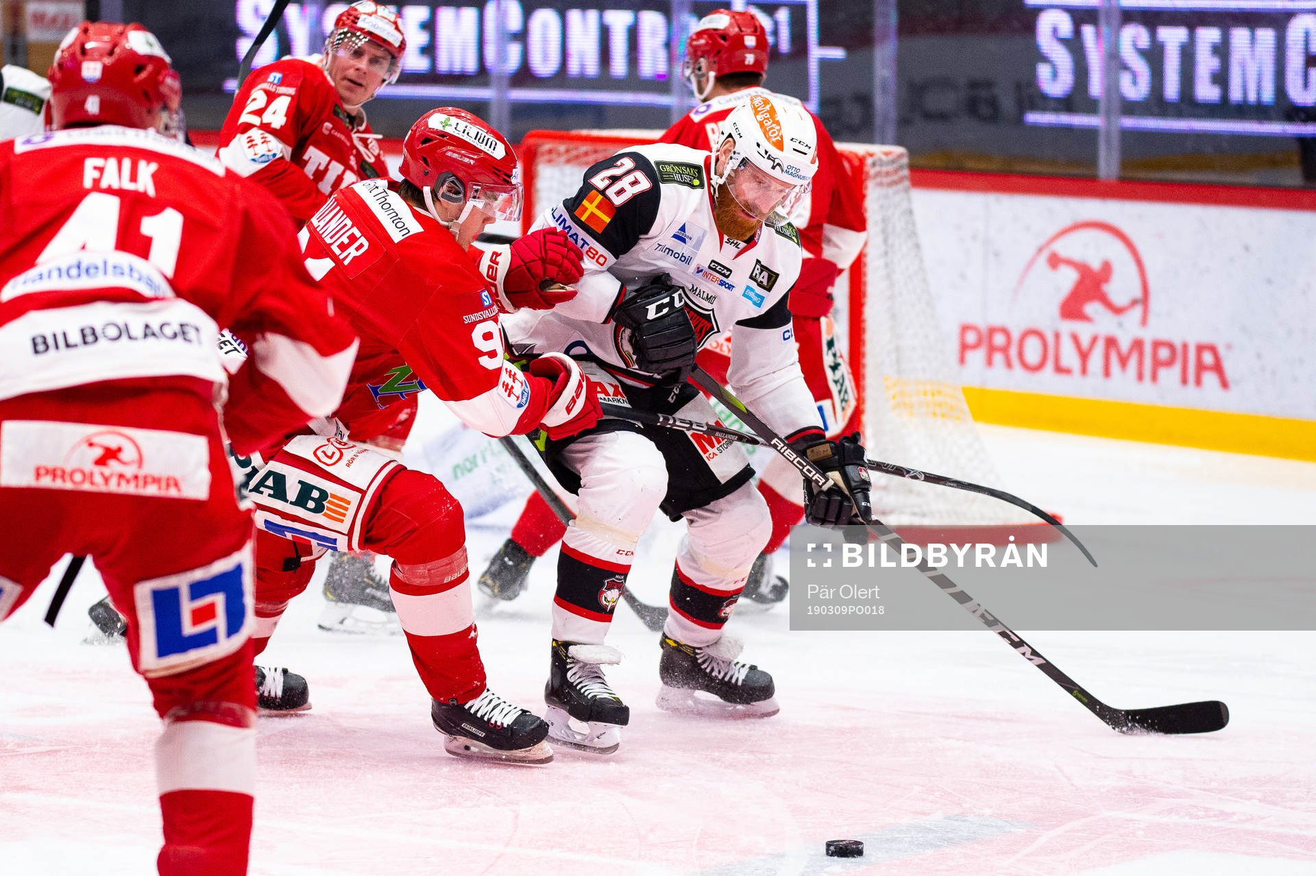Timrås Filip Hållander och Malmö Redhawks Jens Olsson