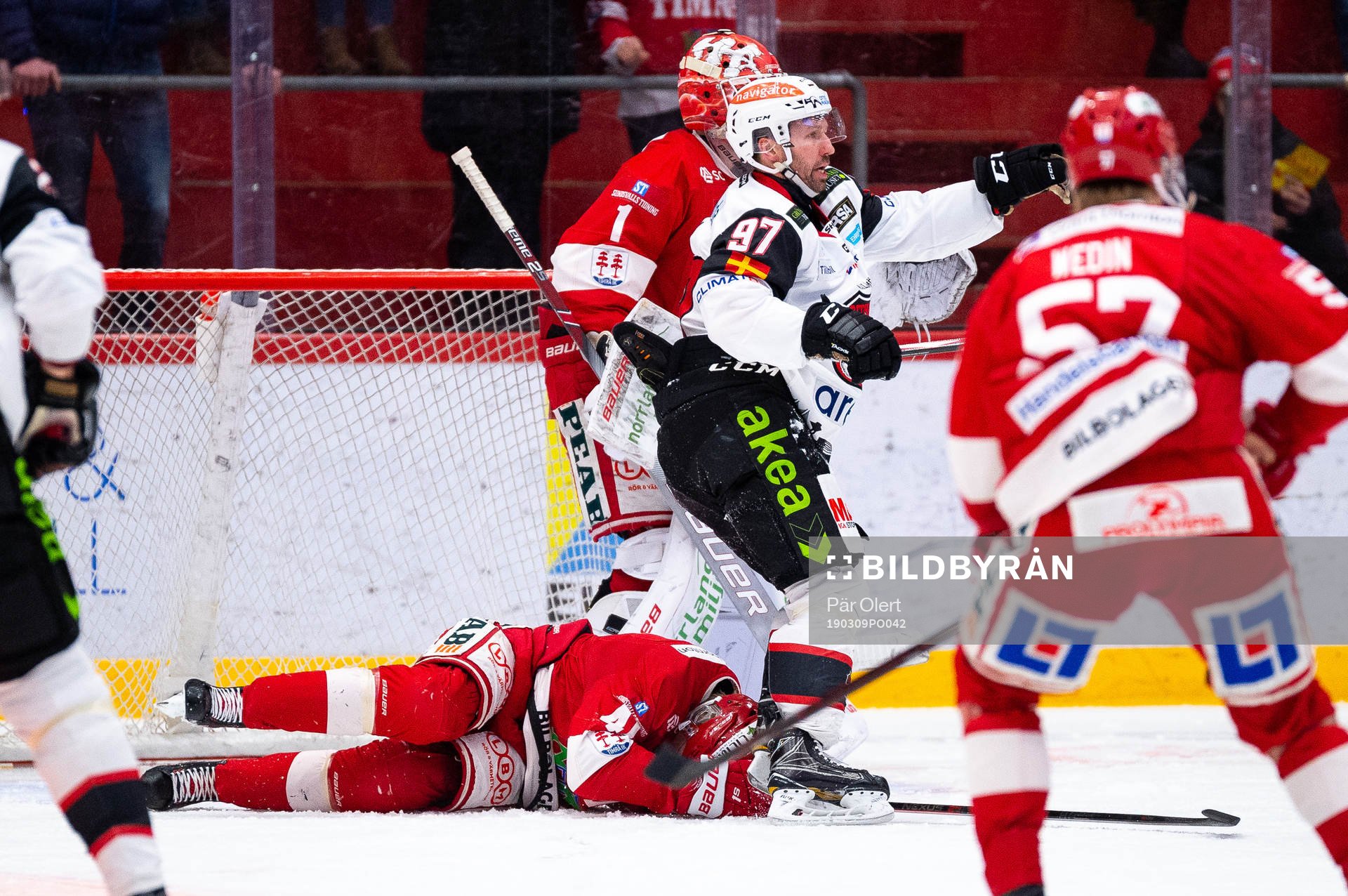 Timrås Alexander Falk och Malmö Redhawks Per Ledin