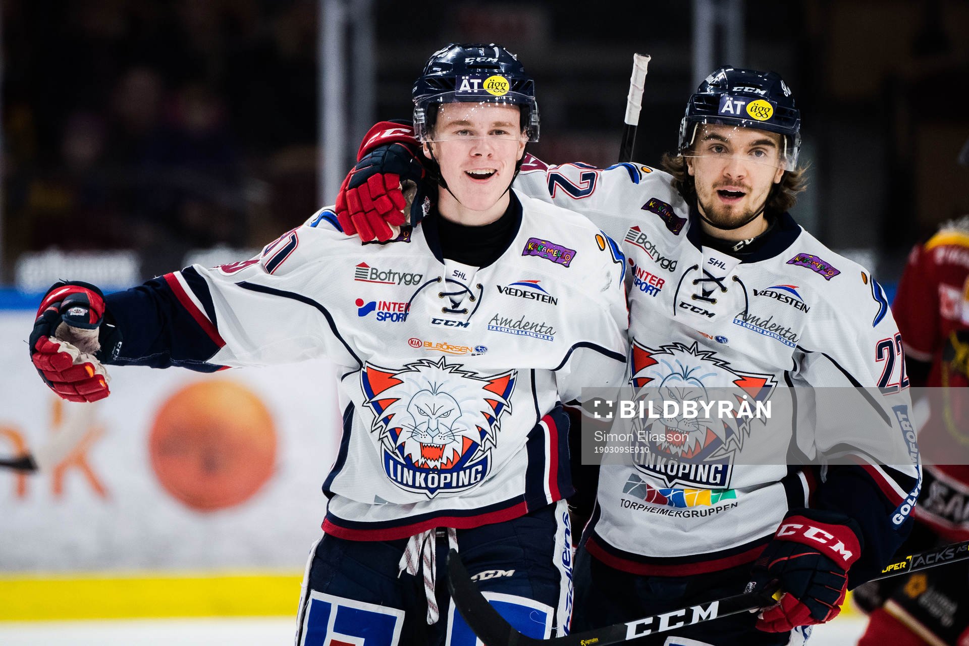 Linköpings Olle Lycksell och Adam Brodecki jublar