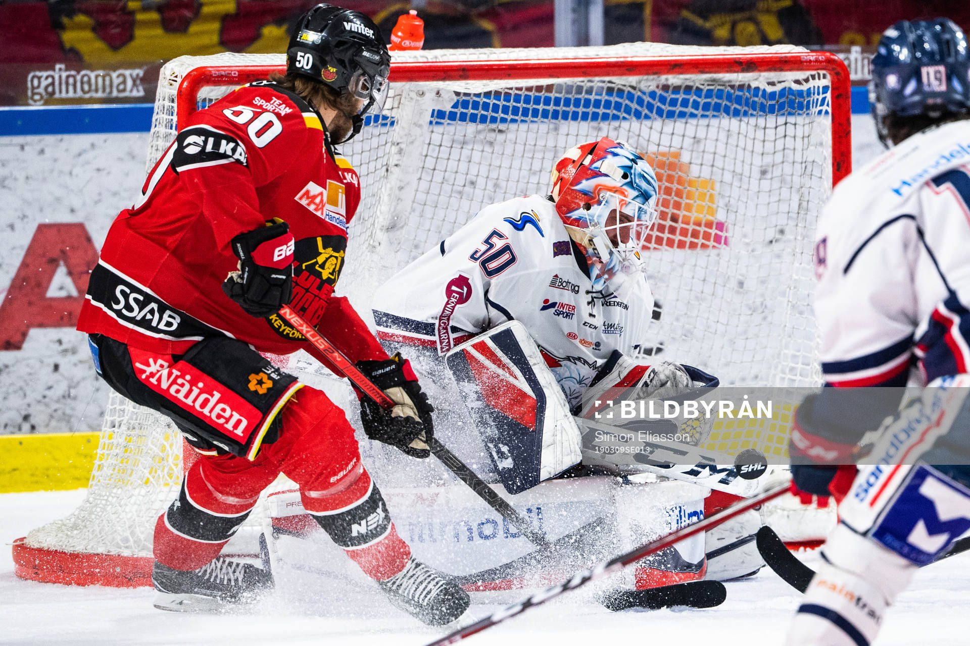 Luleås Daniel Sondell och Linköpings målvakt Jonas