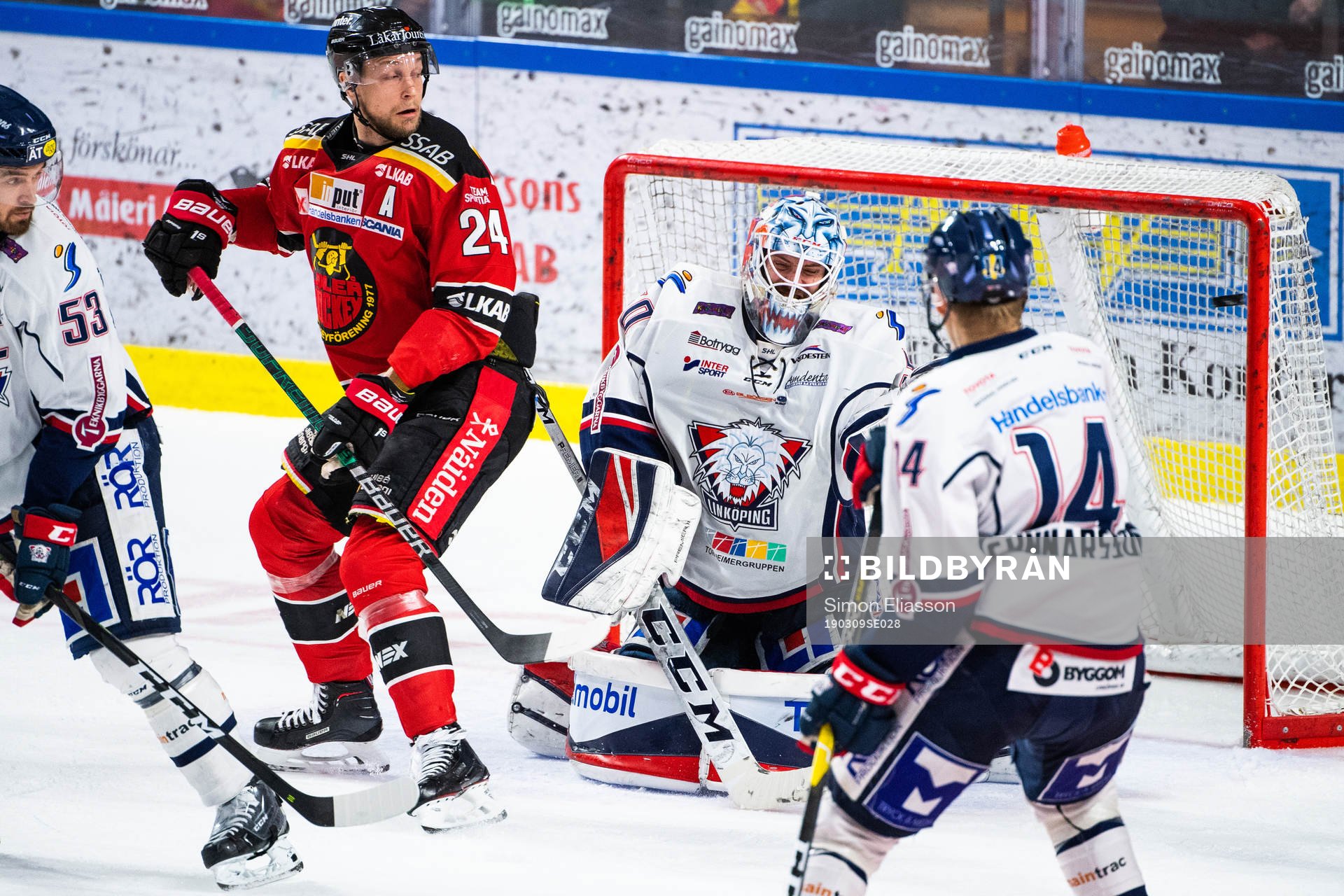 Luleås Johan Harju och Linköpings målvakt Jonas