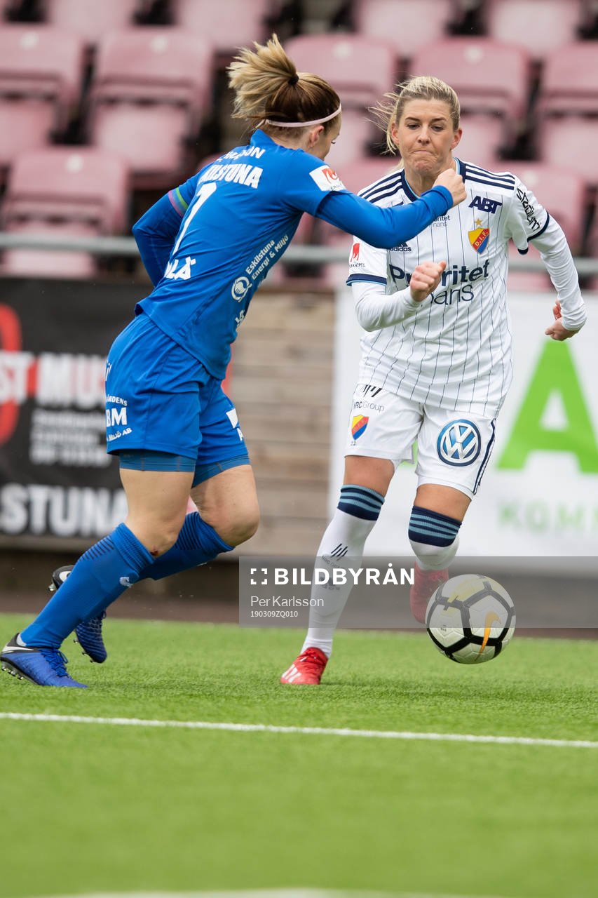 Djurgårdens Olivia Schough och Eskilstunas Petra Johansson