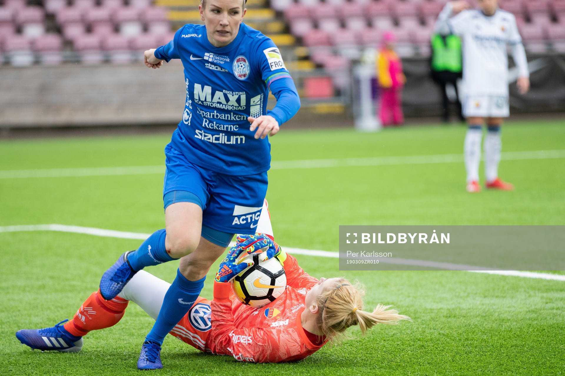 Djurgårdens målvakt Jennifer Pelley med bollen