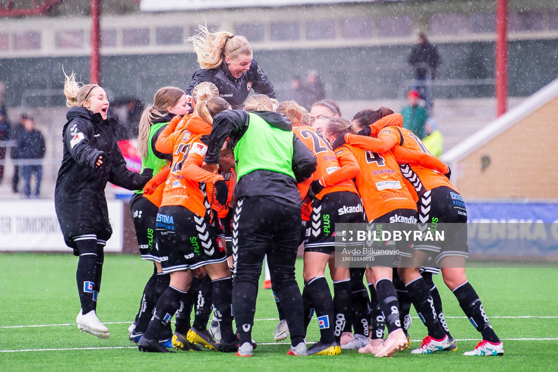 Kristianstads spelare jublar efter slutsignalen under fotbollsmatchen i Svenska Cupen mellan Rosengård och Kristianstad den 10 mars 2019 i Malmö.
