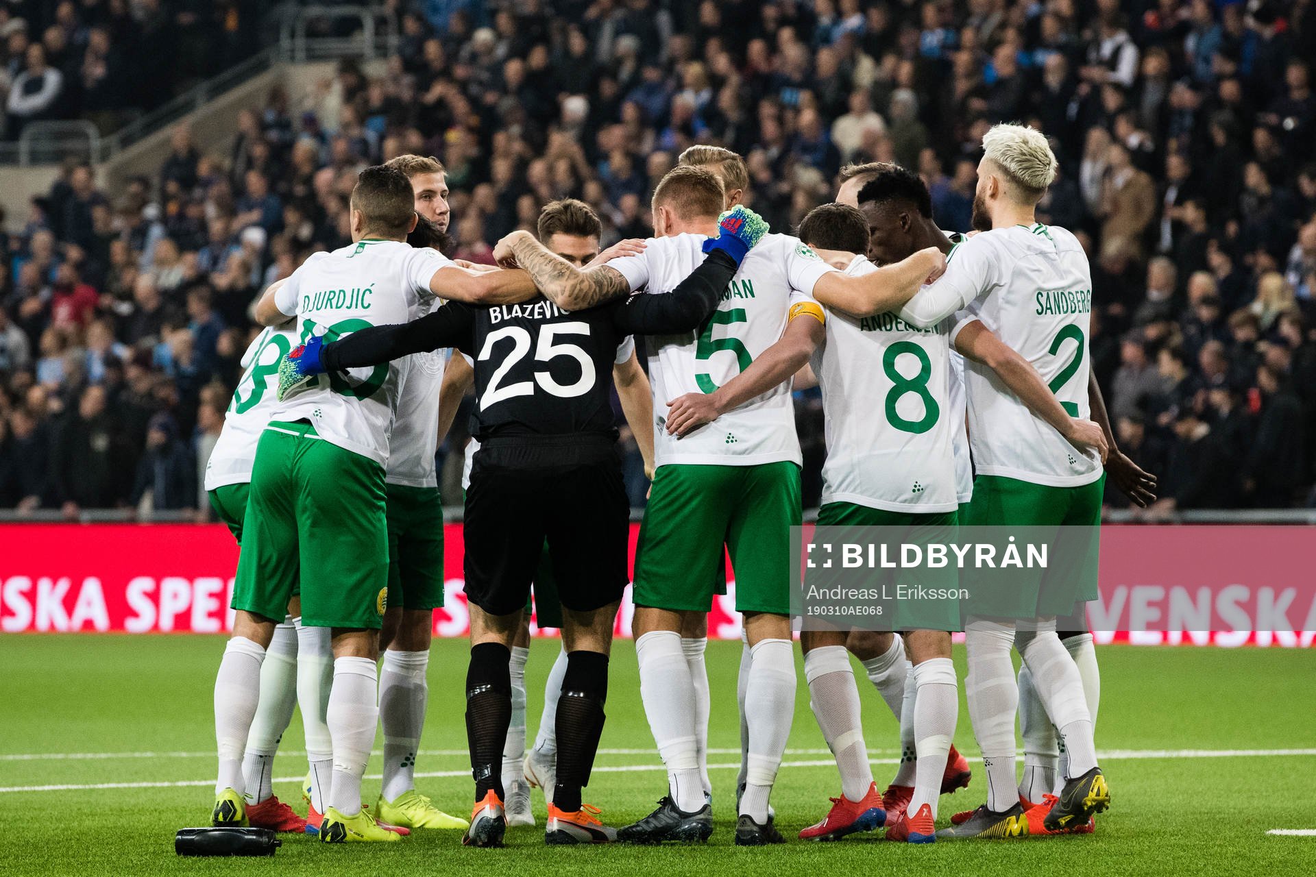 Hammarbys spelare samlas innan kvartsfinalen i Svenska Cupen mellan Djurgården och Hammarby den 10 mars 2019 i Stockholm.