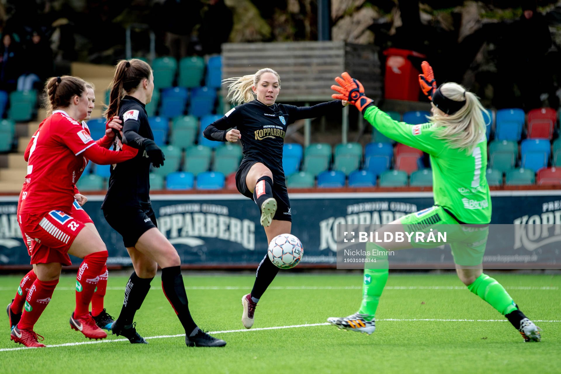 0  Göteborgs Elin Rubensson mot Linköpings målvakt Emma