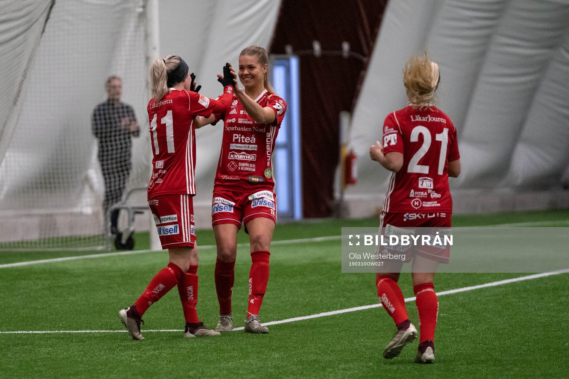 Piteås Cecilia Edlund och Nina Jakobsson jublar