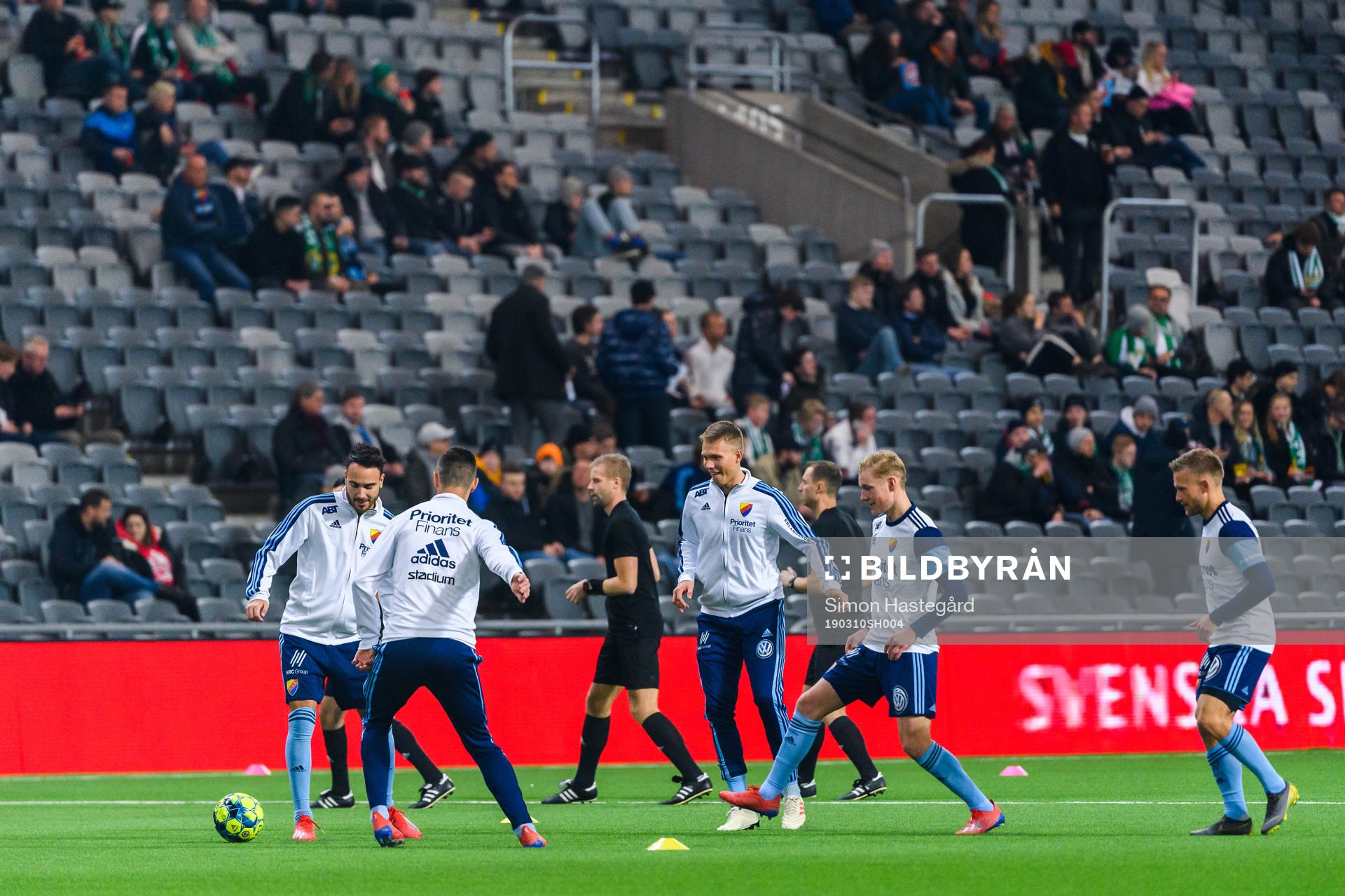 Djurgårdens spelare värmer upp