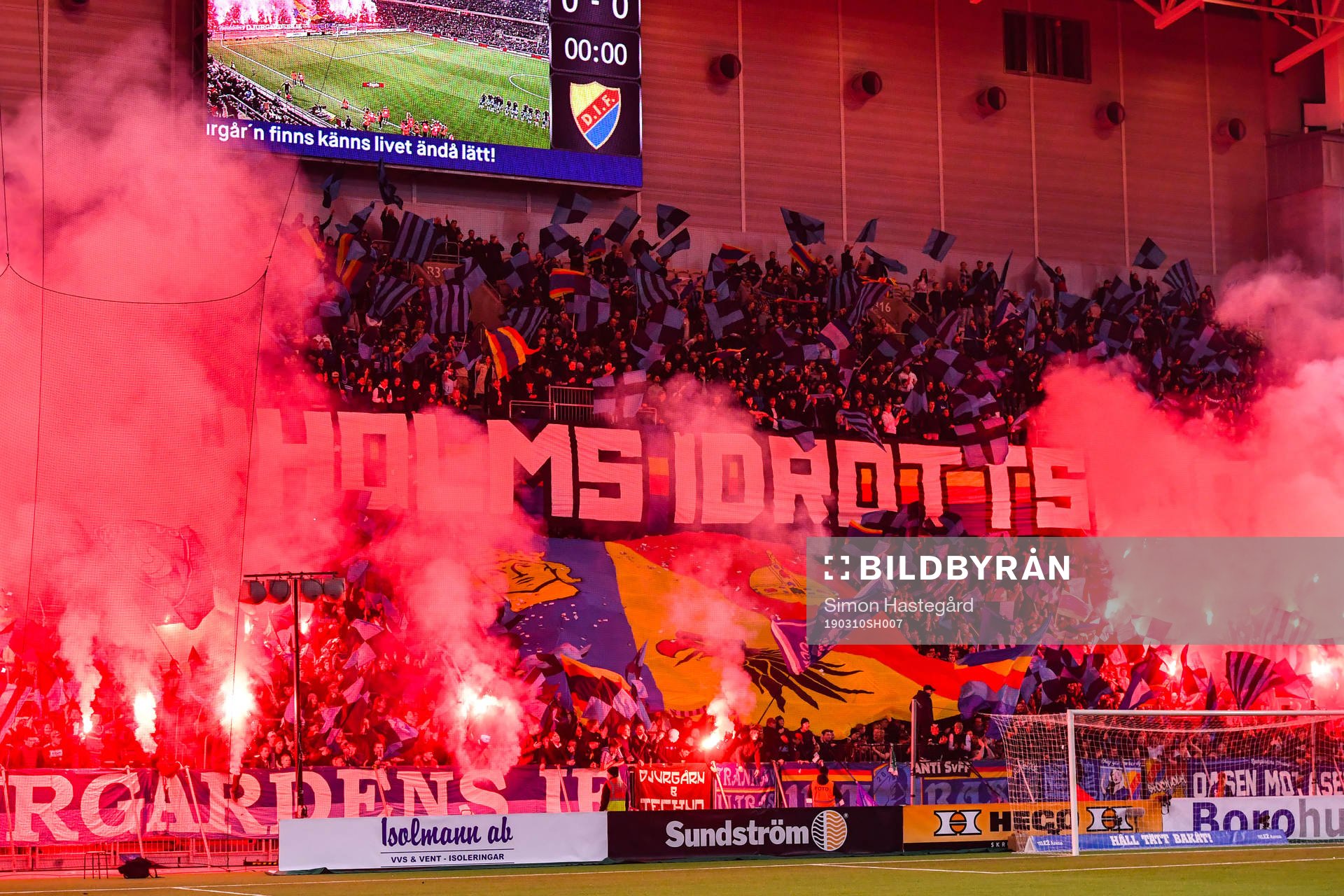 Djurgårdens supportrar med ett tifo