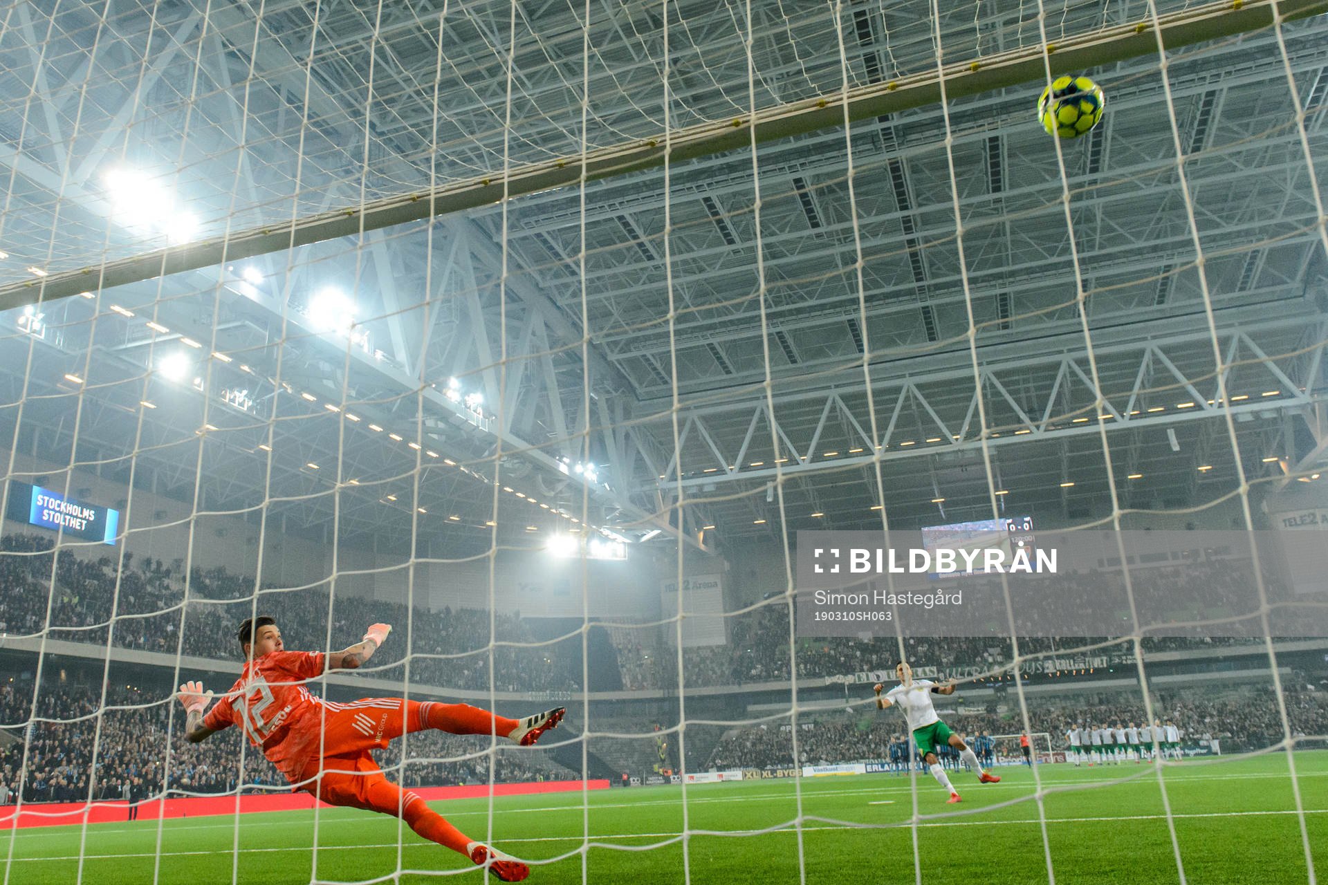 Hammarbys Jeppe Andersen missar straff bakom Djurgårdens