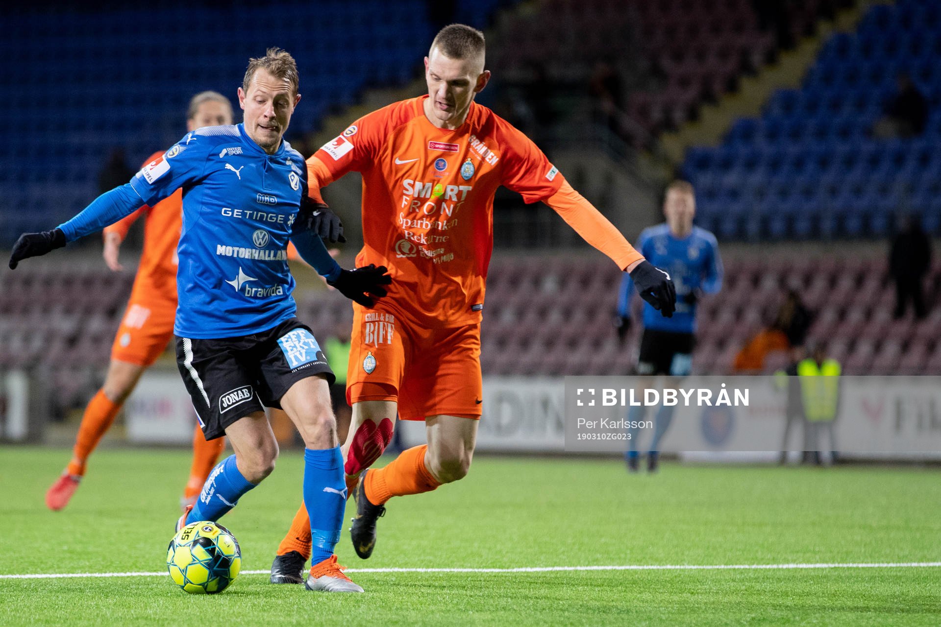 Halmstads Joel Allansson och AFC Eskilstunas Artem Rakhmanov
