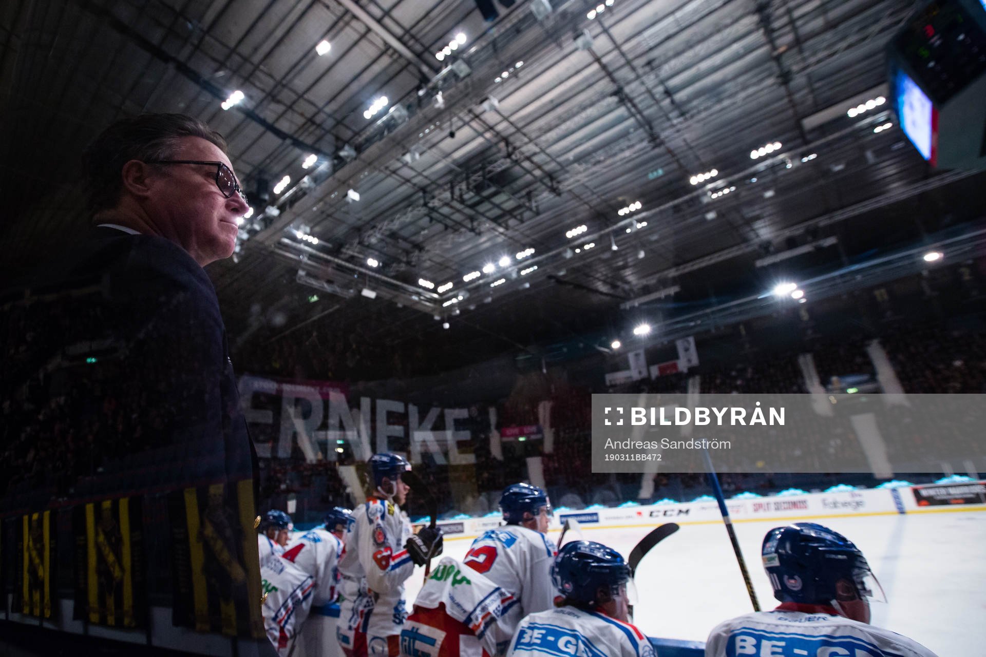 Oskarshamns tränare Håkan Åhlund följer spelet