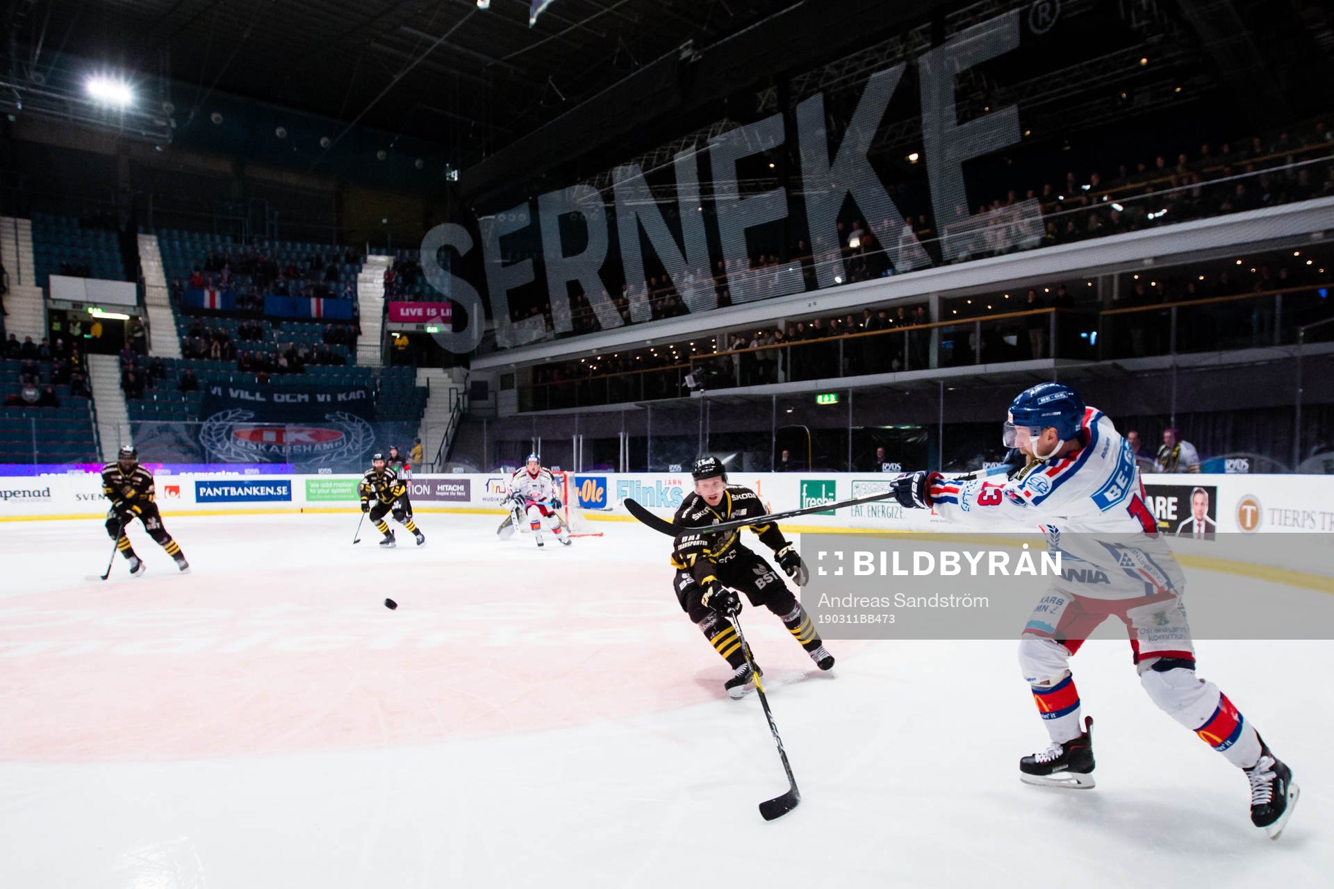 Oskarshamns Matias Sointu spelar in pucken