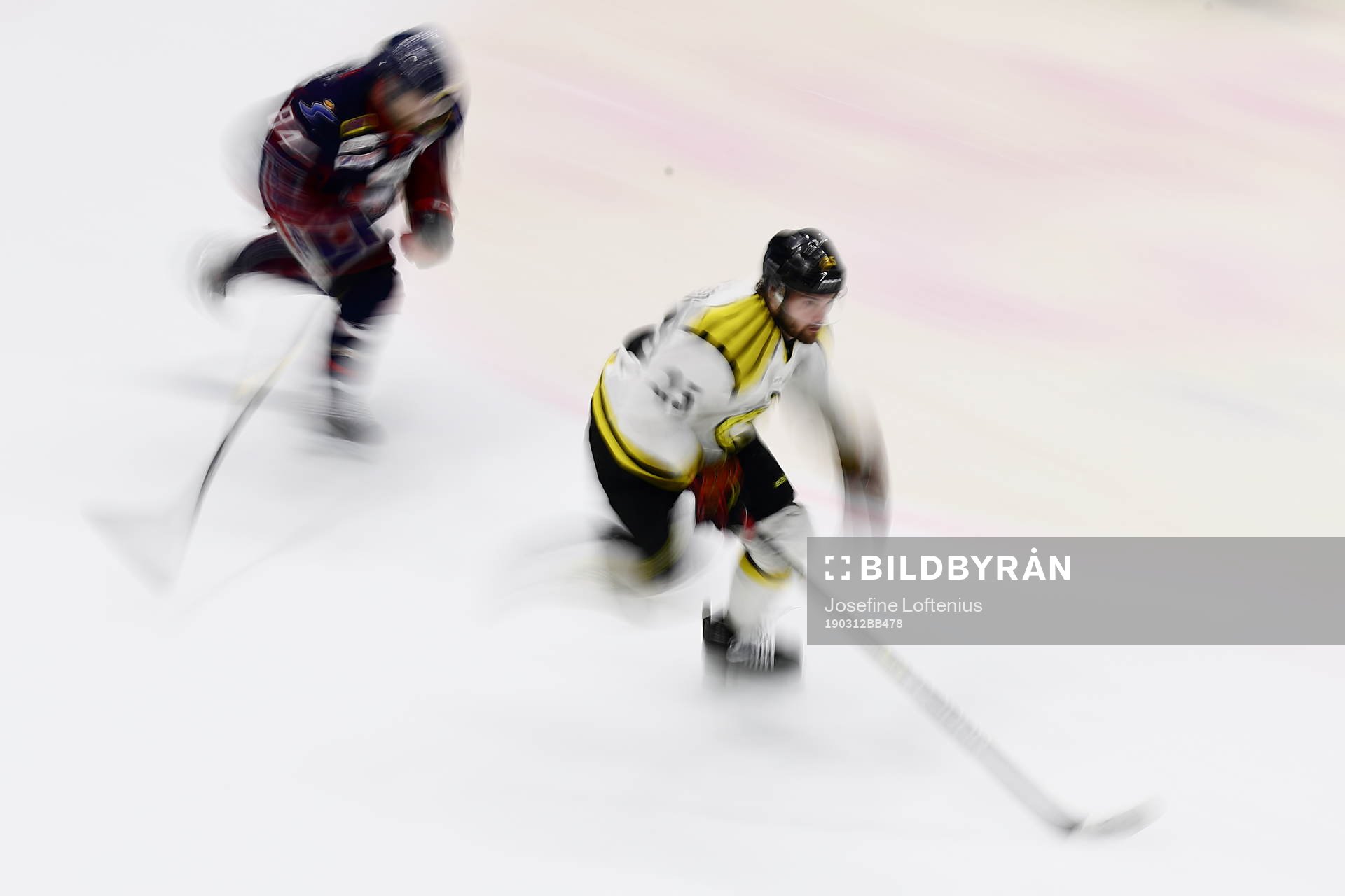 Brynäs Simon Bertilsson med pucken