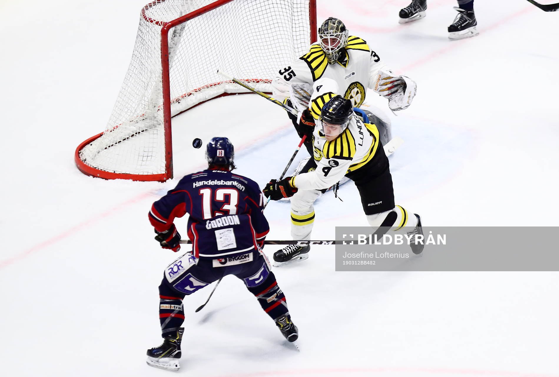Brynäs målvakt David Rautio, Niclas Lundgren och Andrew