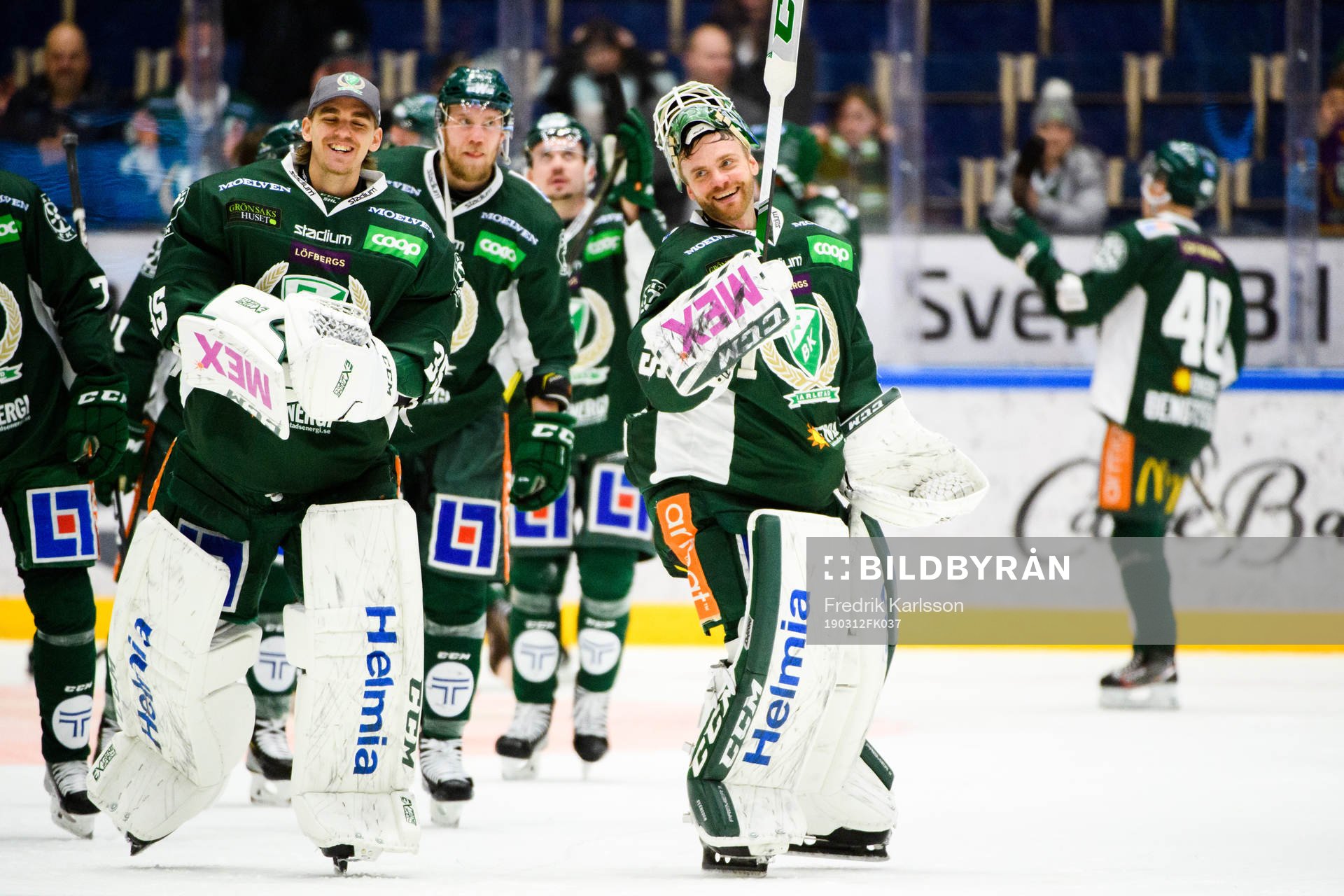 Färjestads målvakt Adam Werner  och målvakt Markus