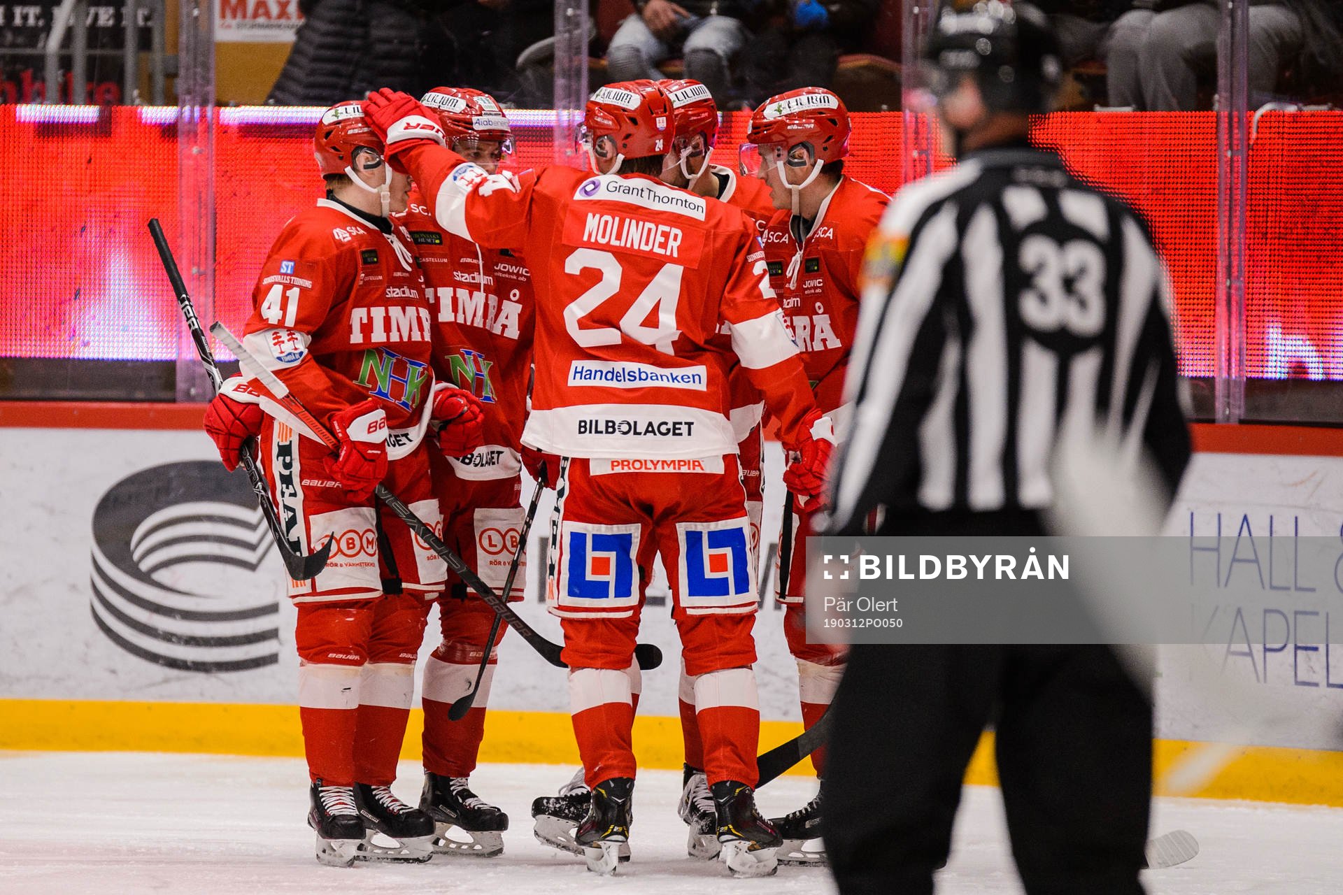Timrås spelare jublar