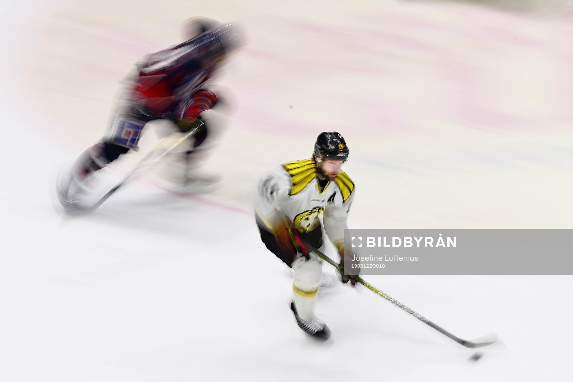 Brynäs Simon Bertilsson med pucken