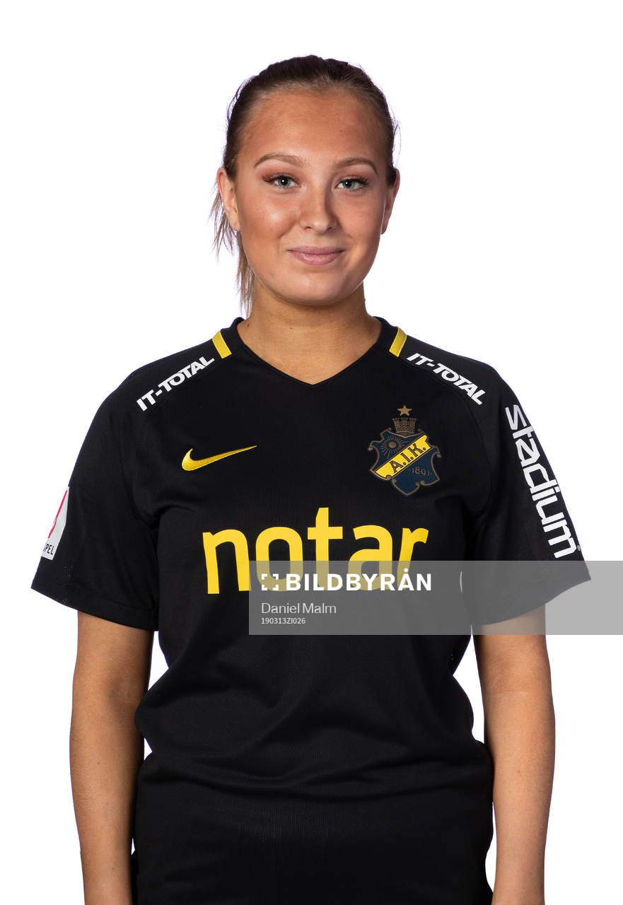 AIK:s Elsa Törnblom poserar för ett porträtt den 13 mars 2019 i Stockholm.