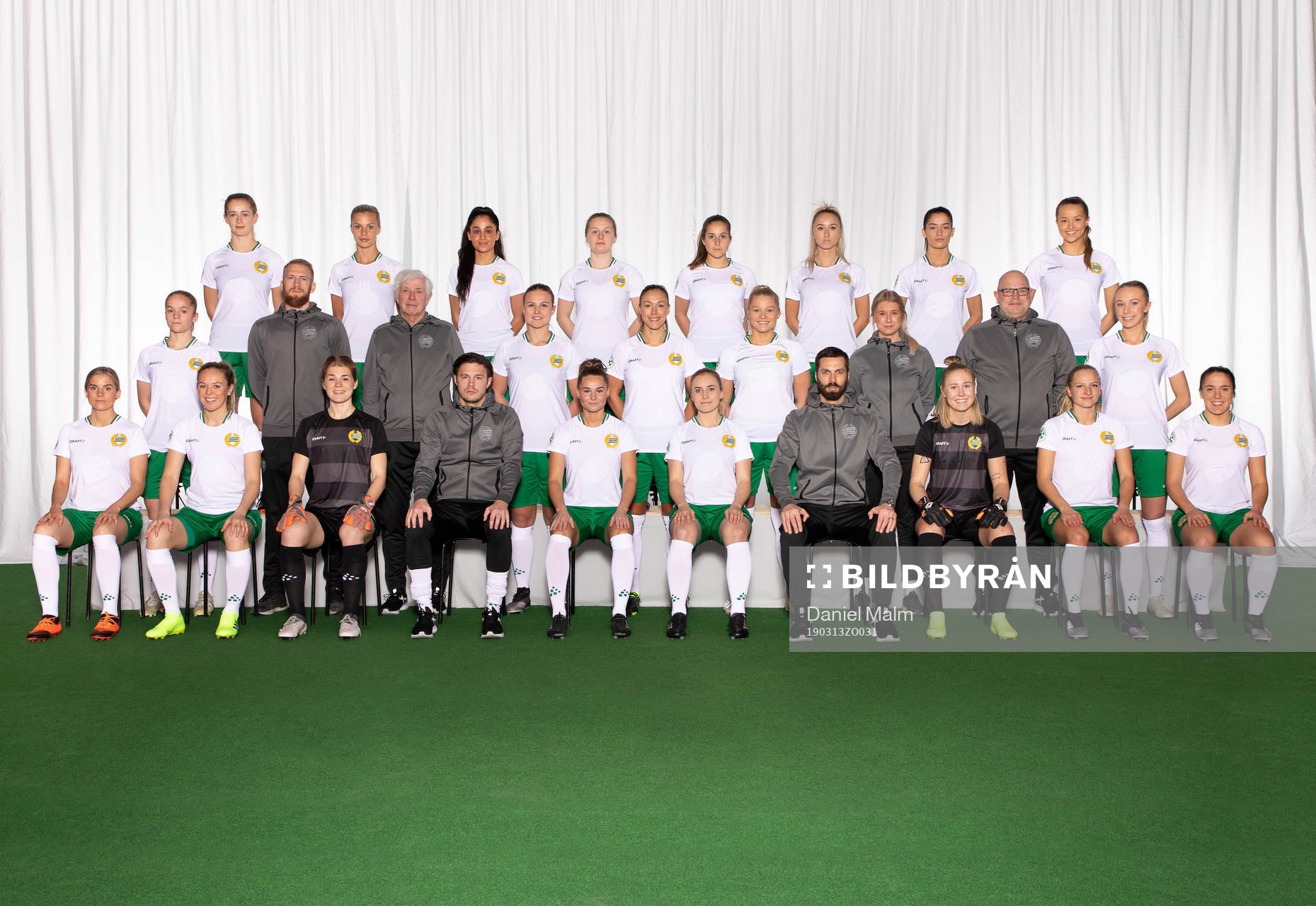 Hammarby poserar för en lagbild den 13 mars 2019 i Stockholm. Bakre ledet från vänster: Filippa Graneld, Lotta Ökvist, Lawlaw Nazeri, Emilia Larsson, Felicia Saving, Jonna Ståhl, Merlinda Shabanaj, Katja Gudman-Höyer. Mittenledet från vänster: Hanna Lundkvist, sjukgymnast Ludvig Axelsson, material Lars Almström, Elin Bergkvist, Fanny Johansson, Klara Folkesson, sjukgymnast Mikaela Johansson, team manager John Fransson, Alice Ruda. Sittande från vänster: Julia Ekholm, Catherine Dahlström, Britta Elsert Gynning, huvudtränare Isak Dahlin, Emma Jansson, Ellen Gibson, sportchef Johan Lager, Jonna Andersson, Astrid Larsson, Alma Nygren.