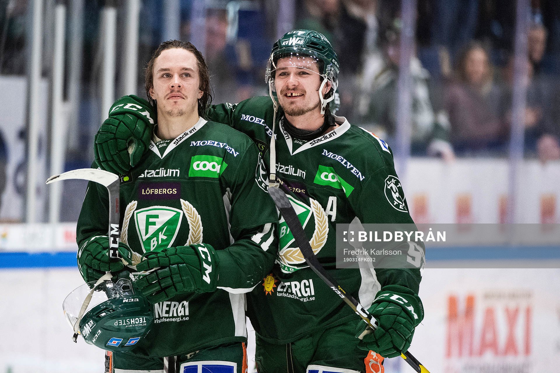 Färjestads Joakim Nygård och Linus Johansson jublar då