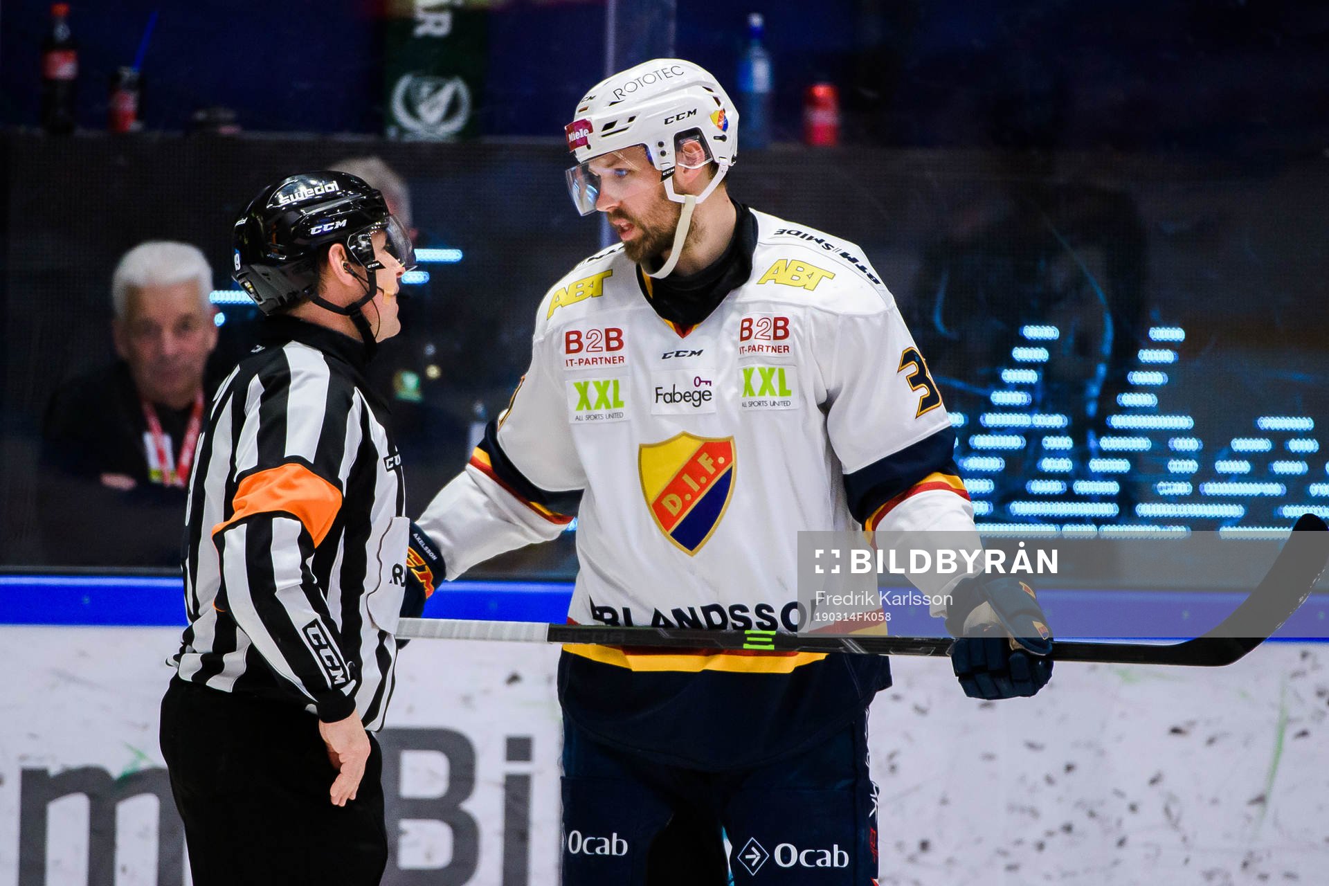Domare Wolmer Edqvist i samtal med Djurgårdens Dick