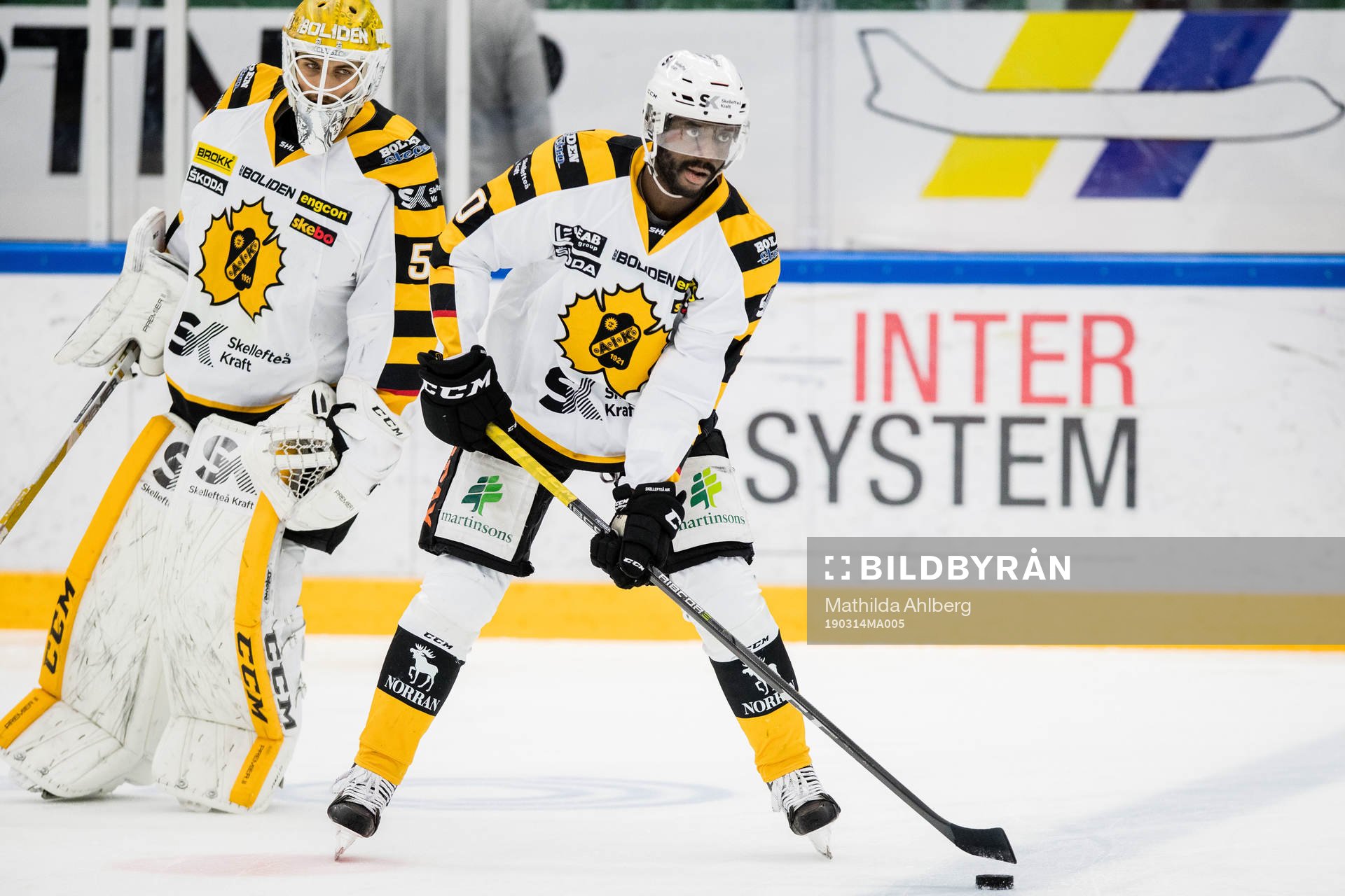Skellefteås målvakt Mantas Armalis och Edwin Hedberg