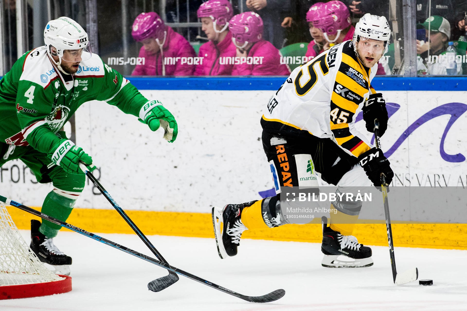 Rögles Kodie Curran och Skellefteås Oscar Möller