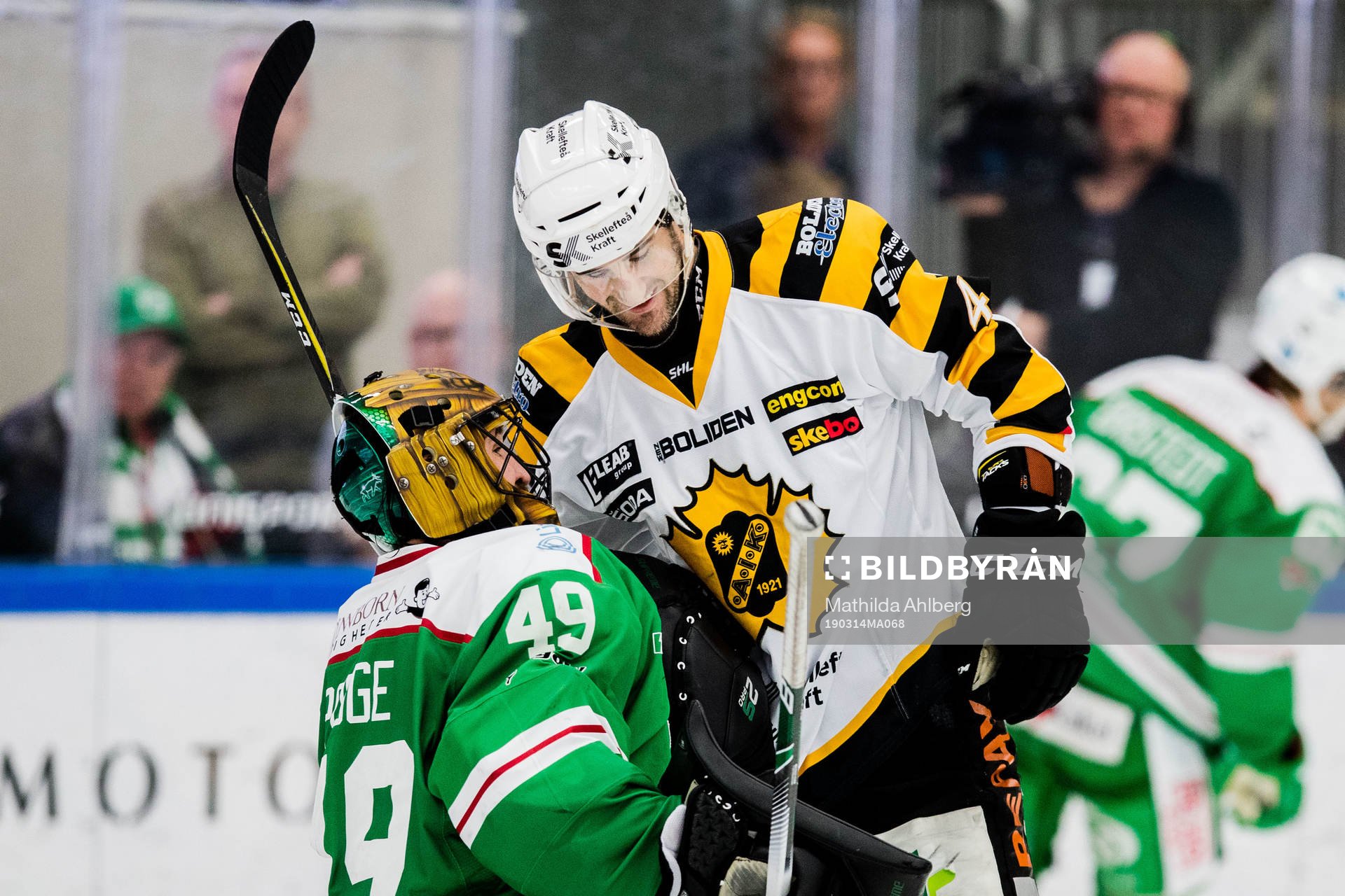 Rögles målvakt Justin Pogge och Skellefteås Bud Holloway