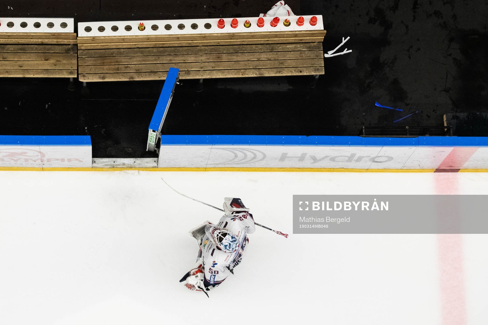 Linköpings målvakt Jonas Gustavsson lämnar isen
