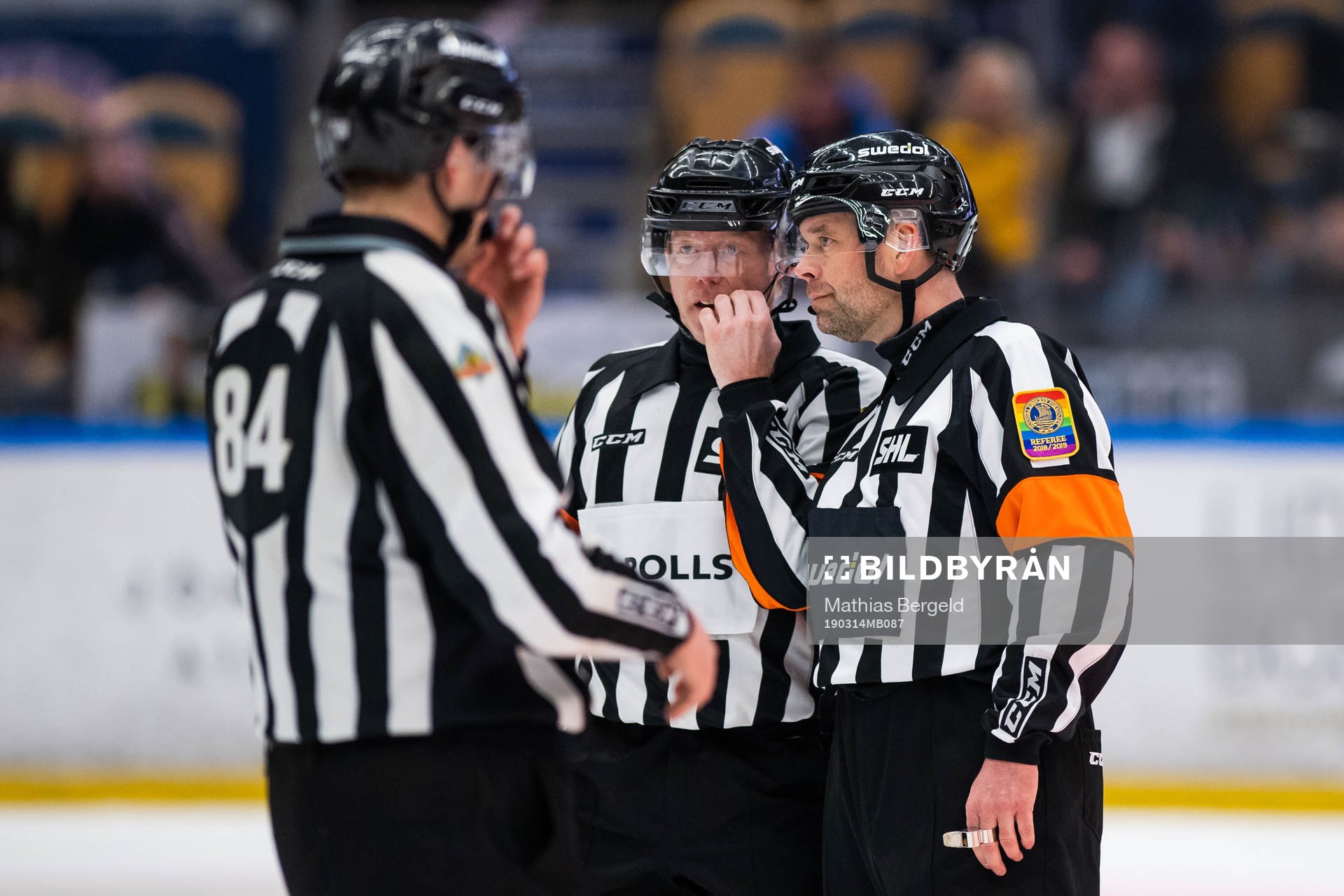 Domarna Pehr Claesson och Patrik Sjöberg samtalar