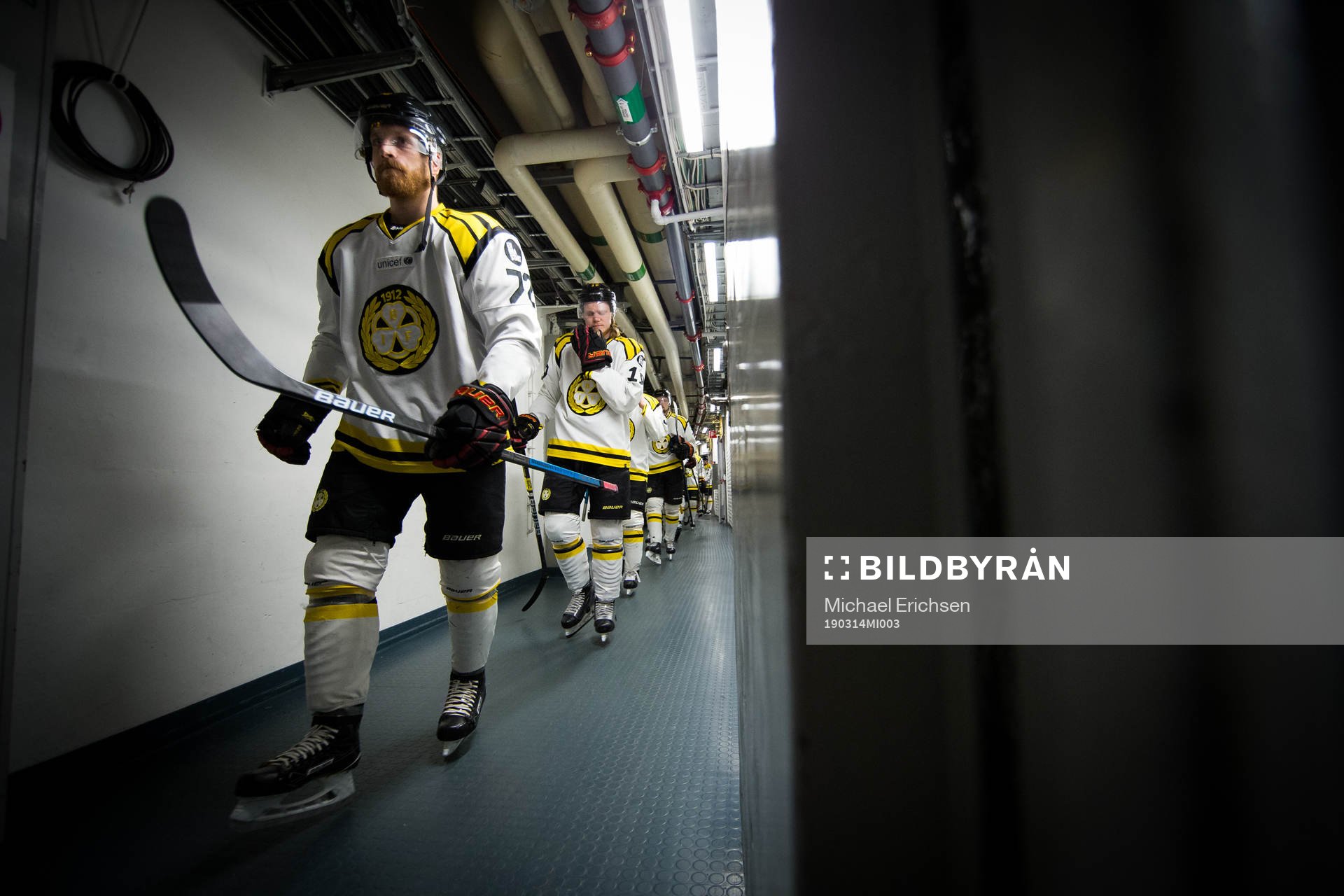 Brynäs Joachim Rohdin på väg in för att värma innan
