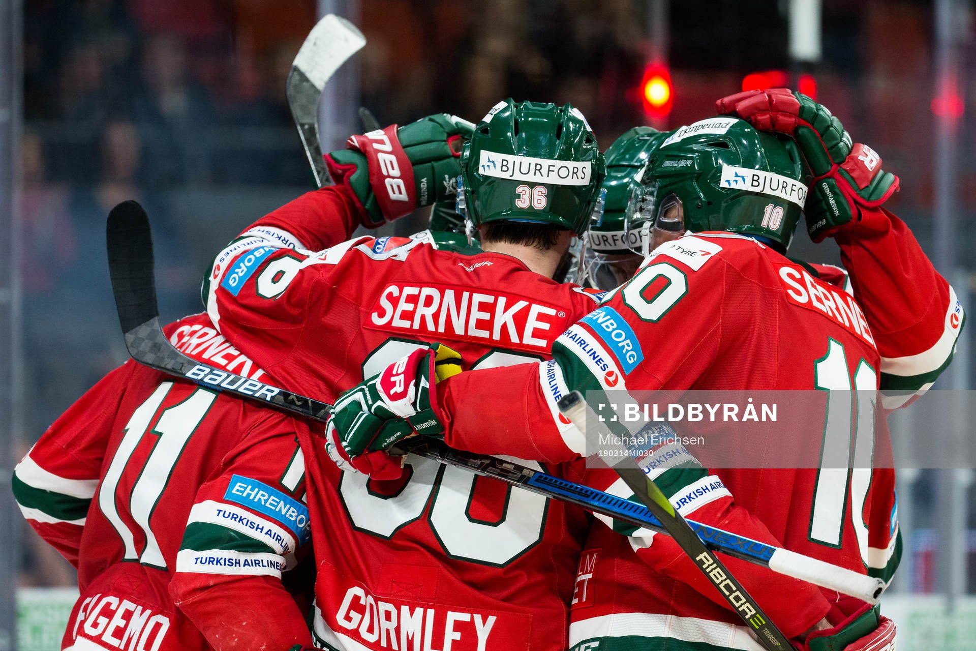 Frölundas Simon Hjalmarsson jublar med Samuel Fagemo,
