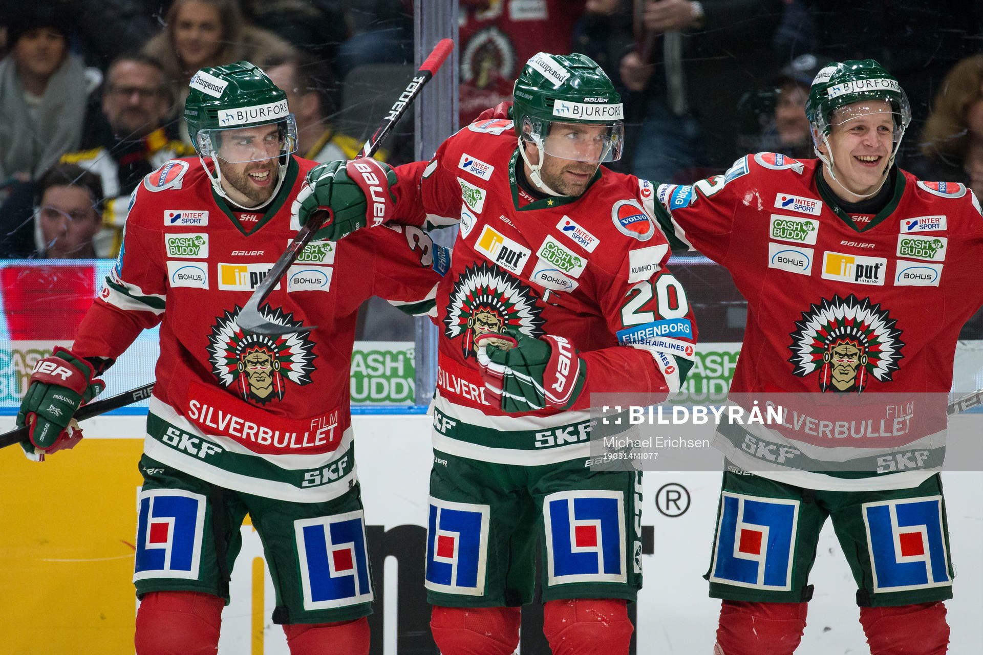 Frölundas Joel Lundqvist jublar med Brandon Gormley och