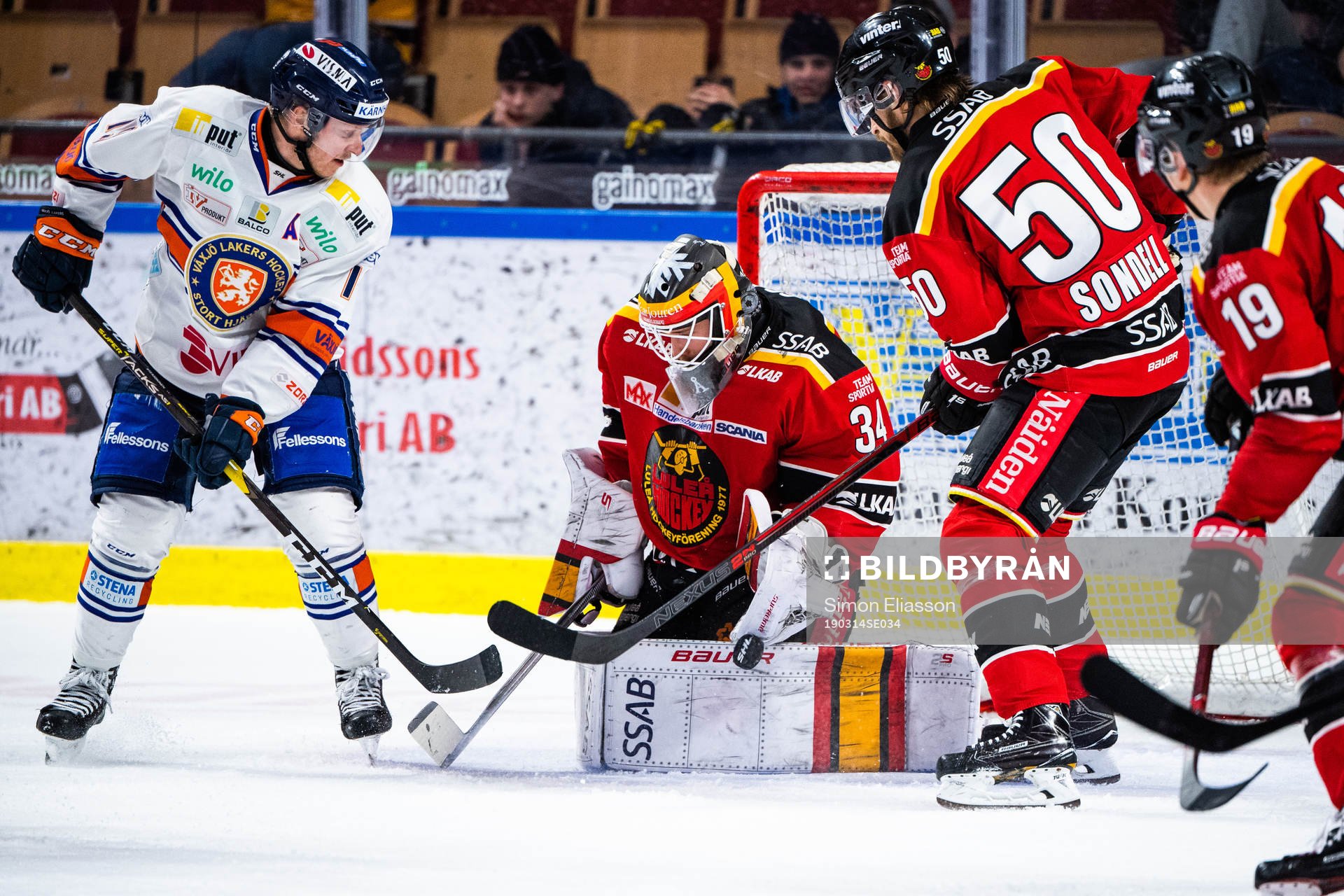 Växjös Tuomas Kiiskinen och Luleås målvakt Joel