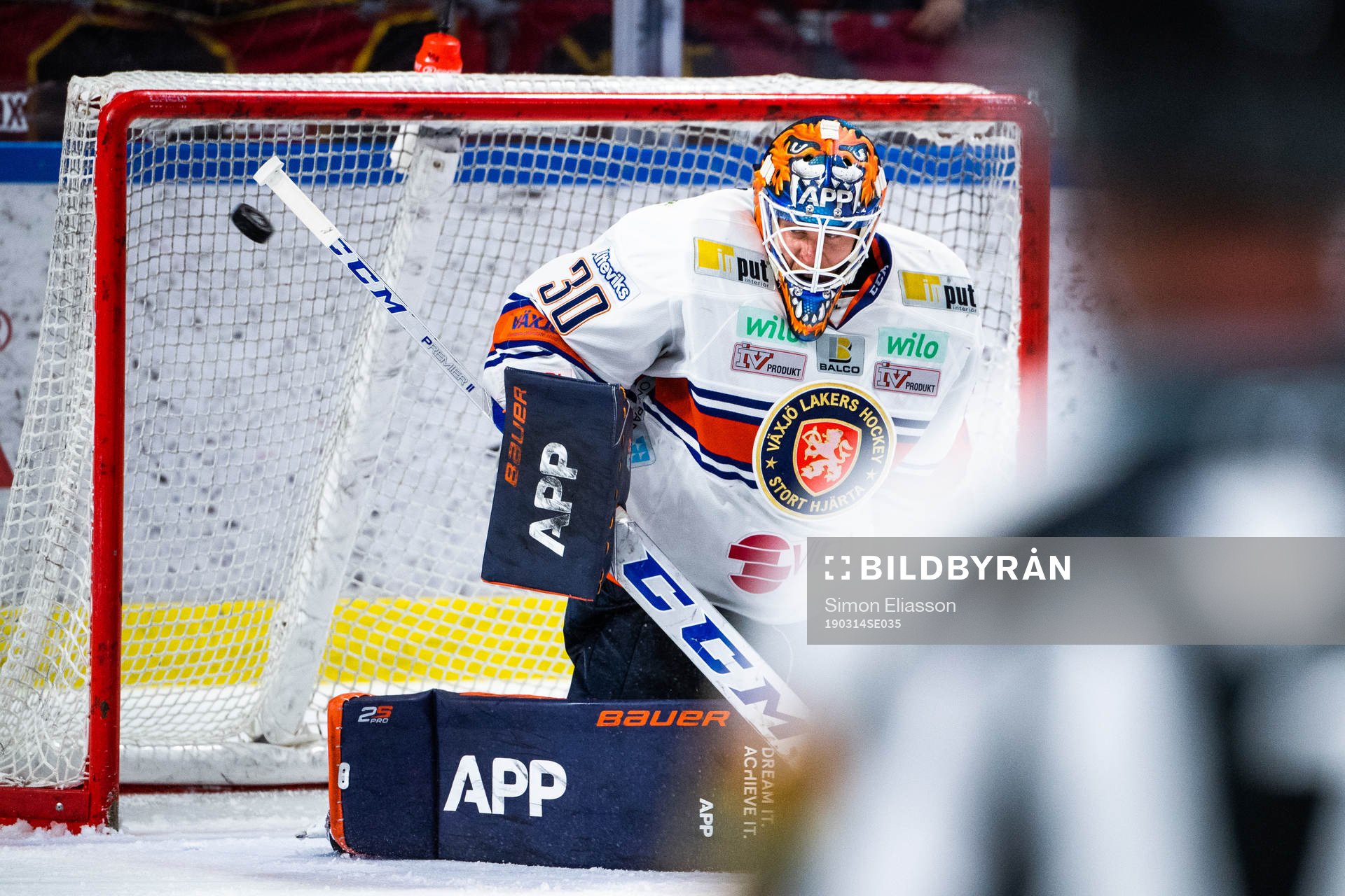 Luleås Niklas Olausson (ej i bild) sätter 3-1 bakom