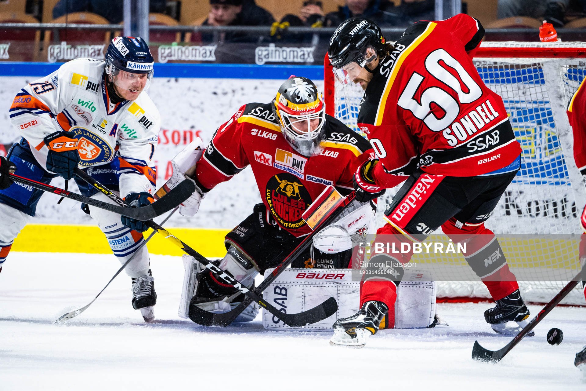Växjös Tuomas Kiiskinen och Luleås målvakt Joel