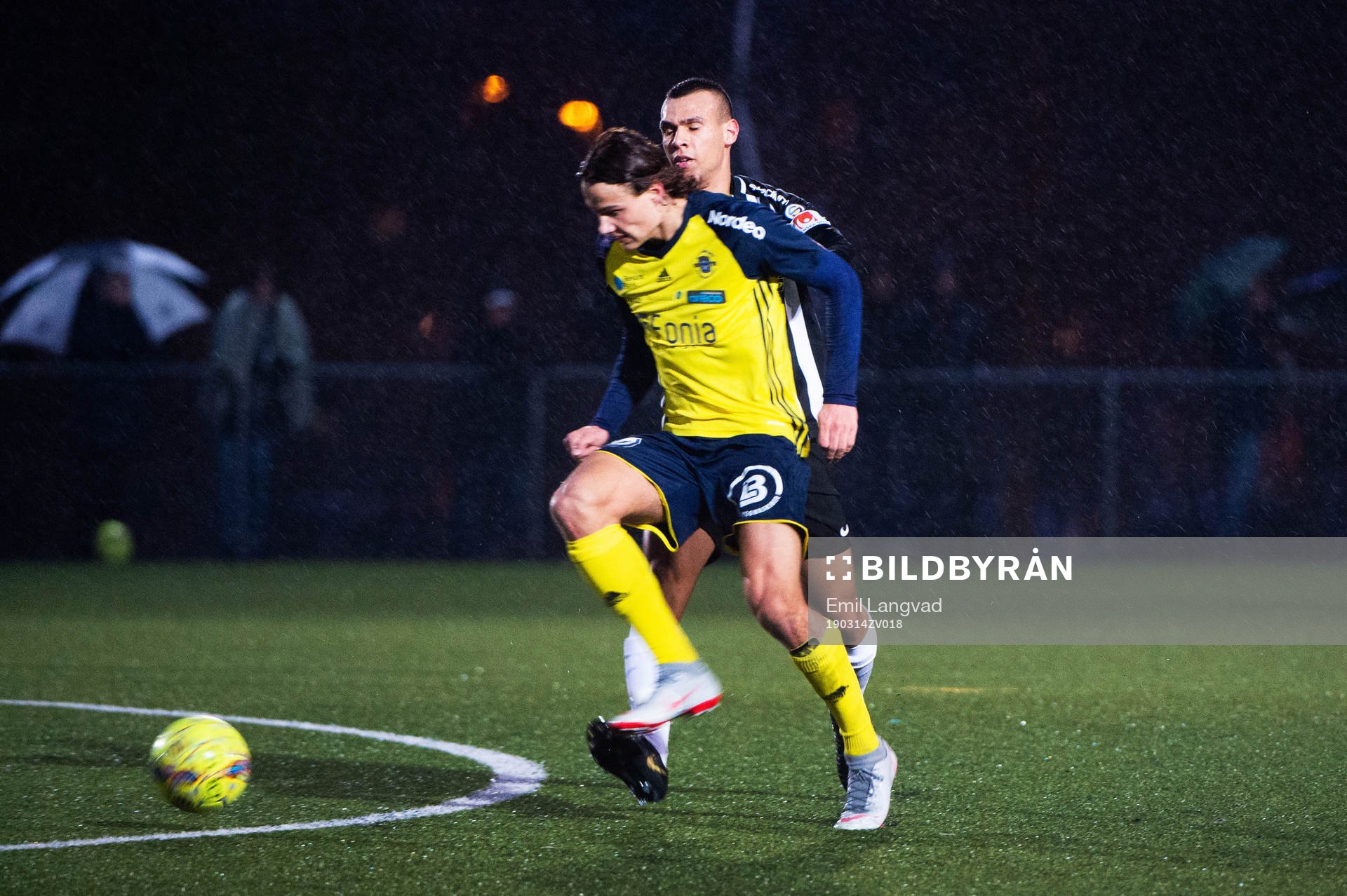 Ängelholms Asad Al Hamlawi och Landskronas Sumar Almadjed under en träningsmatch i fotboll mellan Landskrona och Ängelholms FF den 14 mars 2019 i Landskrona.