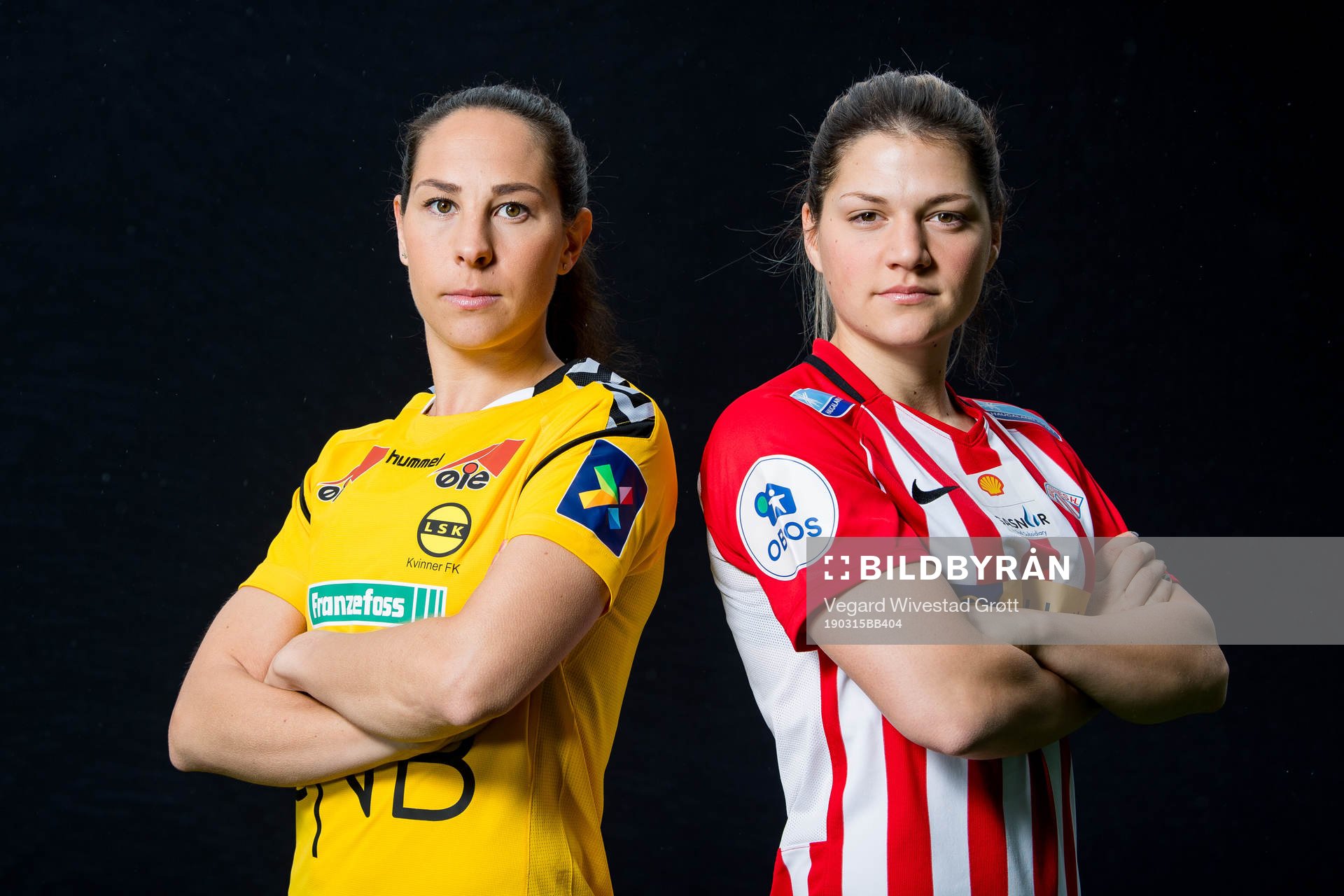 Ingrid Moe Wold of LSK Kvinner and Dejana Stefanovic of