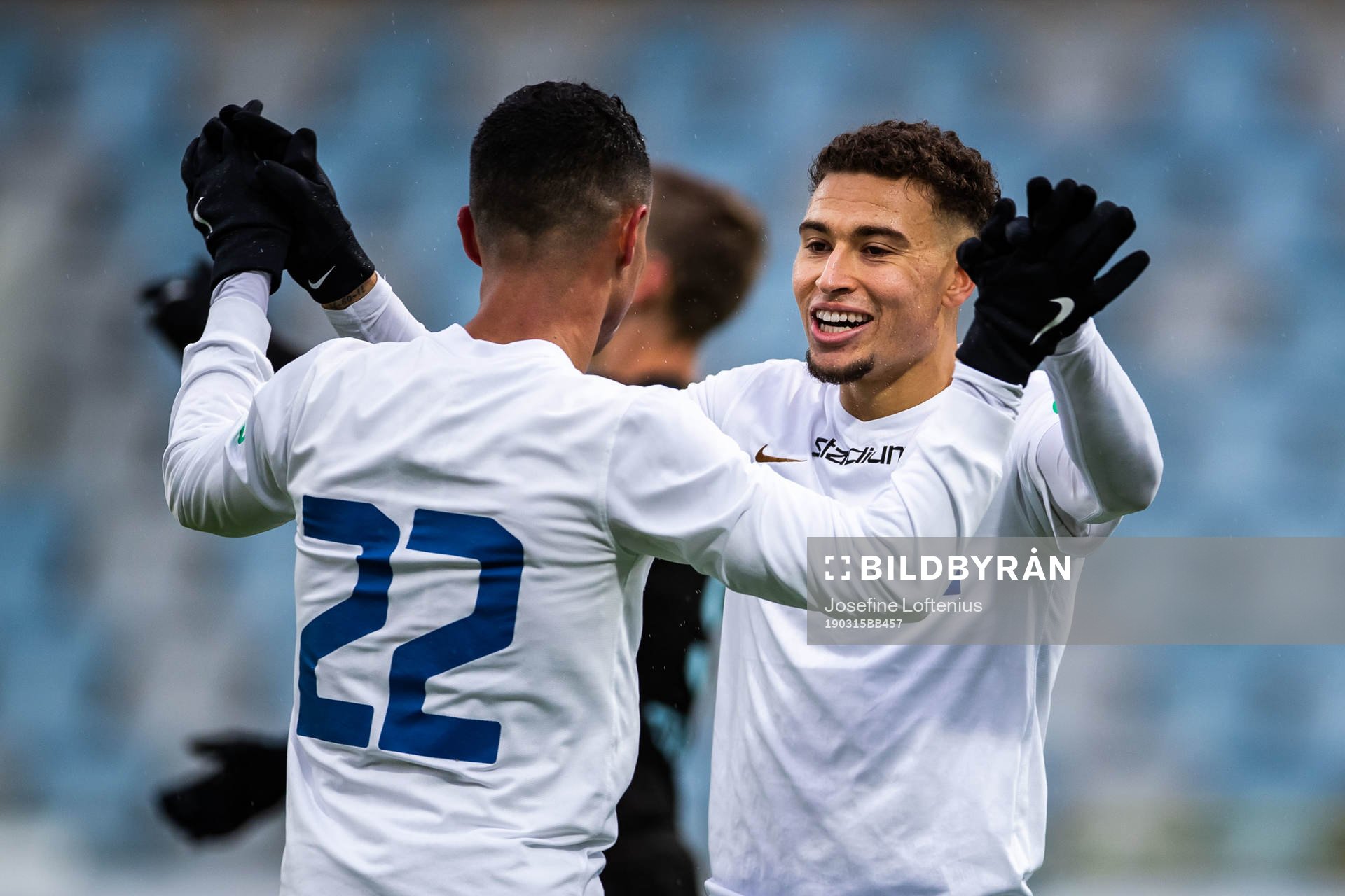 IFK Norrköpings Ian Smith och Jordan Larsson jublar
