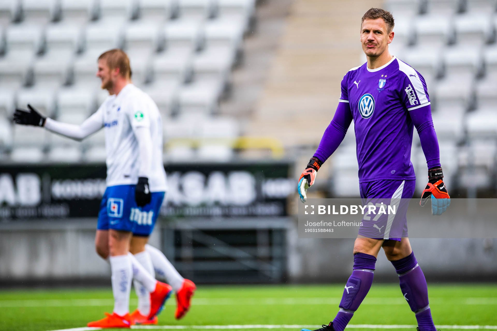 Malmö FFs målvakt Johan Dahlin deppar