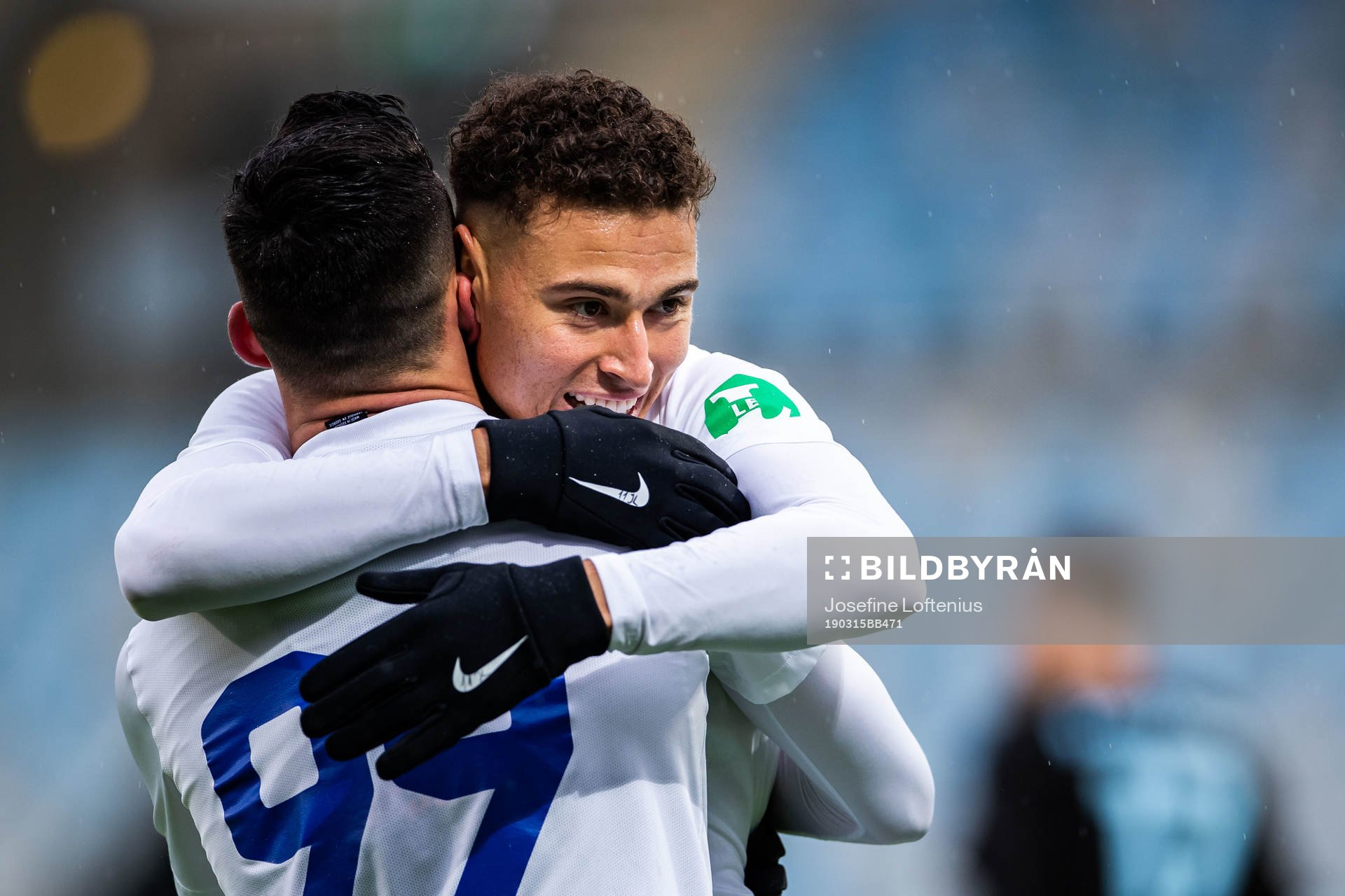 IFK Norrköpings Jordan Larsson och Sead Haksabanovic jublar efter 2-1 under träningsmatchen i fotboll mellan IFK Norrköping och Malmö FF den 15 mars 2019 i Norrköping.